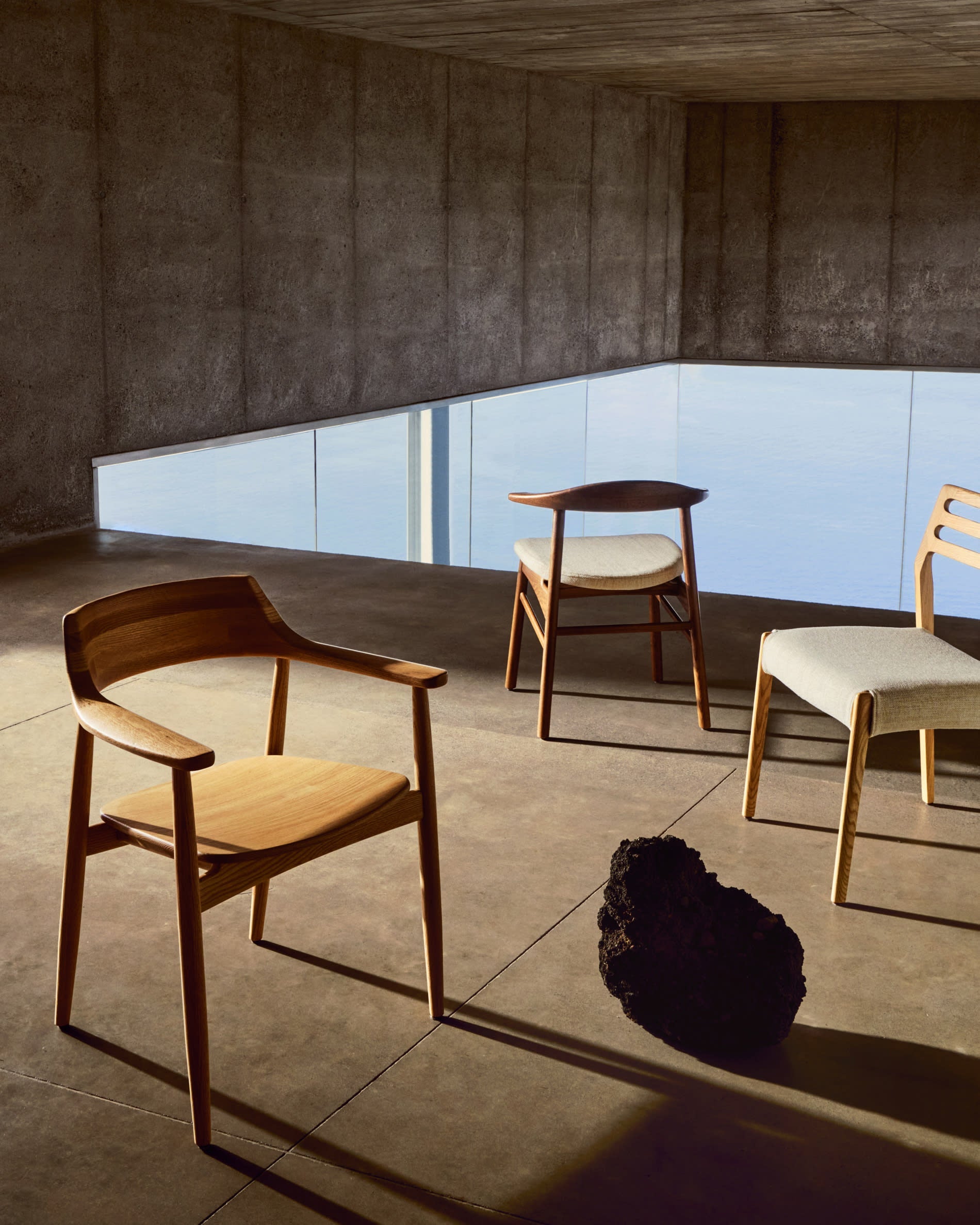 TIMONS Stuhl beige Chenille mit Eichengestell