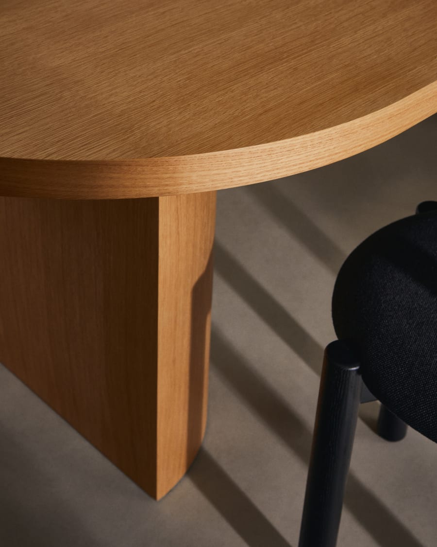 Neasa Table Eichenfurnier