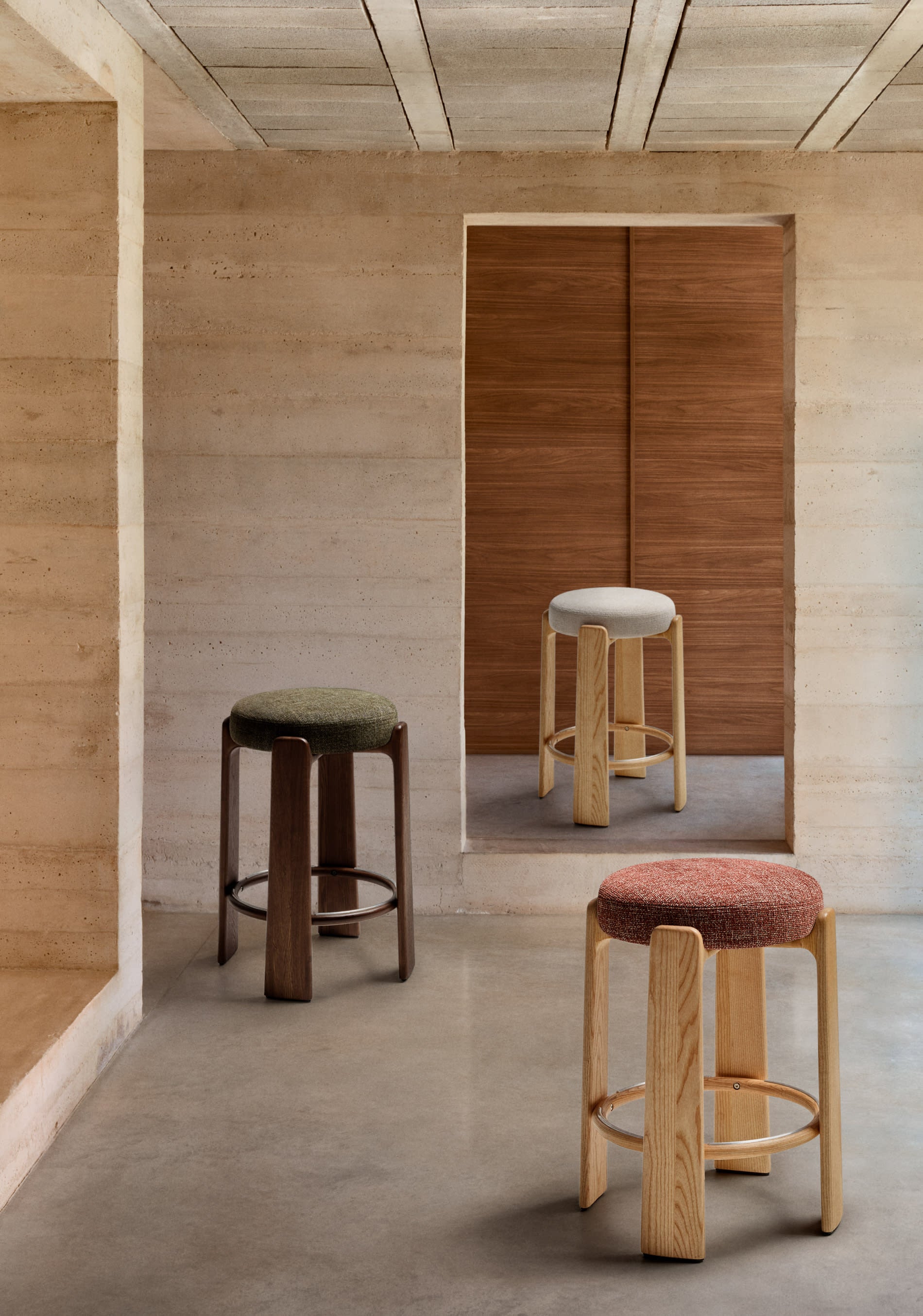 Barhocker GRANITE grün Chenille mit dunklem Eschenfuß