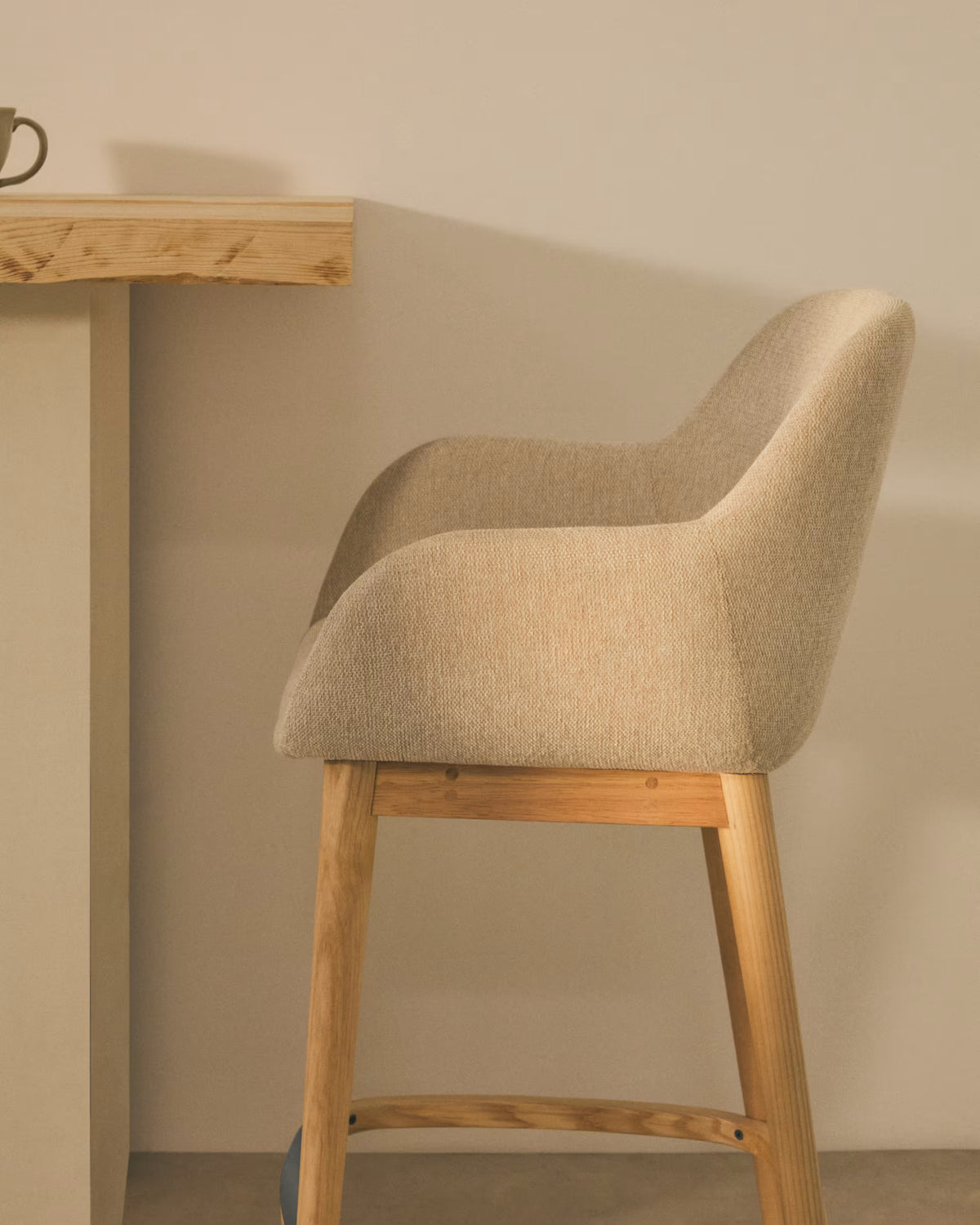 Beige Reitstuhl mit Aschenbasis