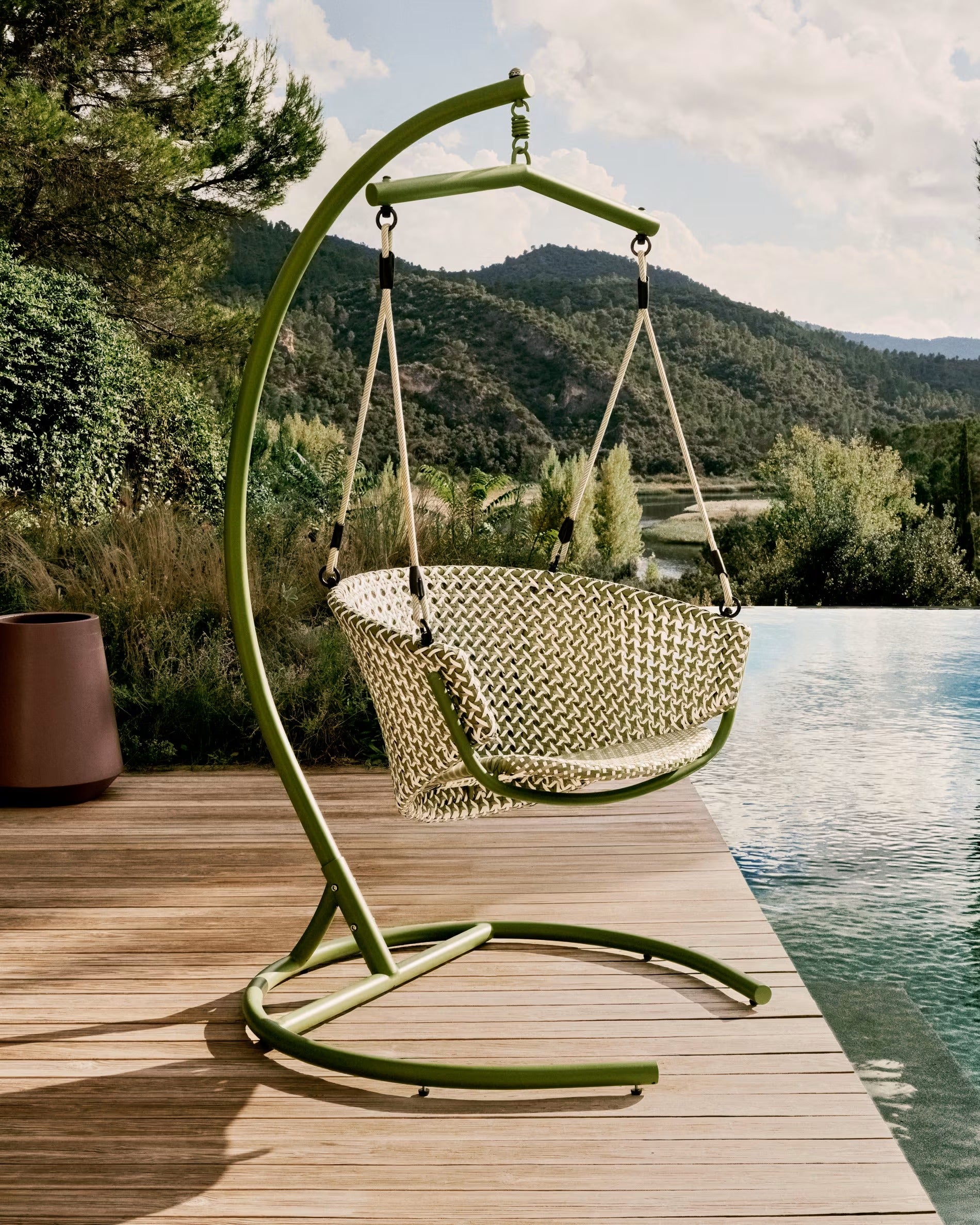 Suspended Saliga Green armchair