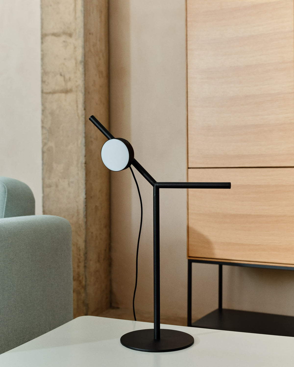 Lampa stołowa OREY czarny z wielopozycyjnym reflektorem – ujęcie 2