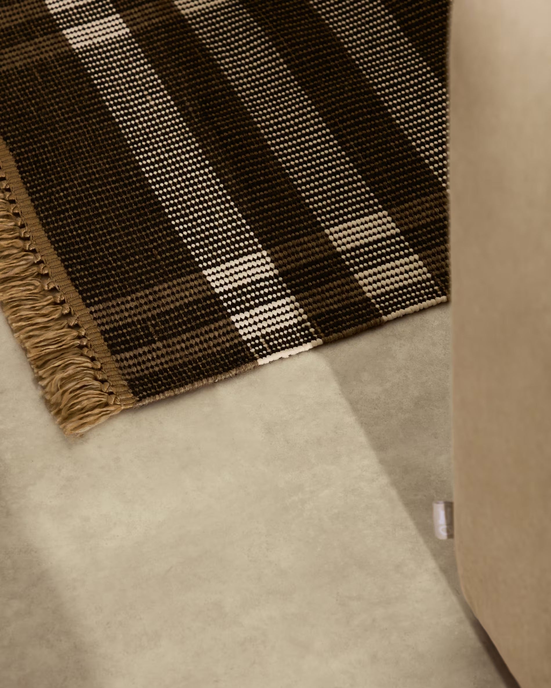 Schafsfellteppich braun kariert