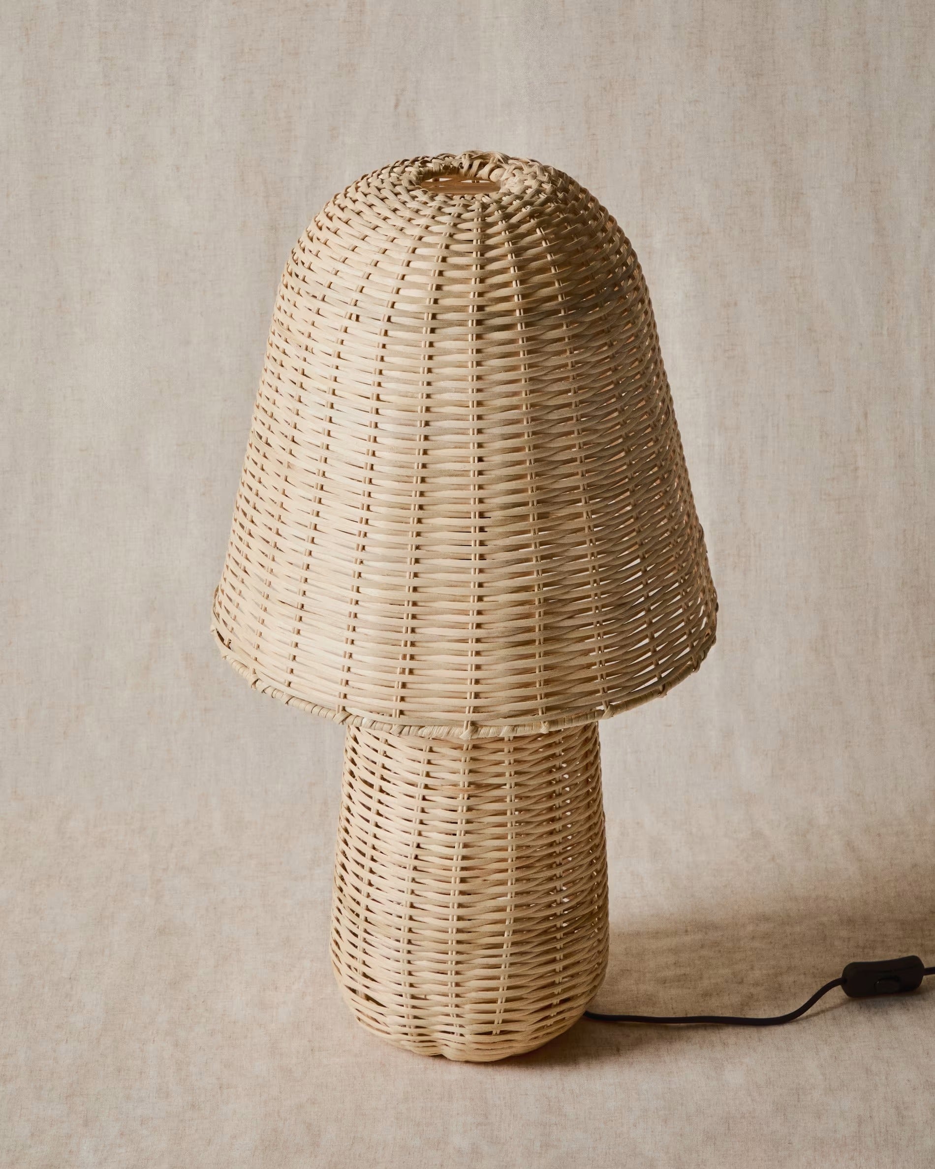 NEUDA rattan table lamp
