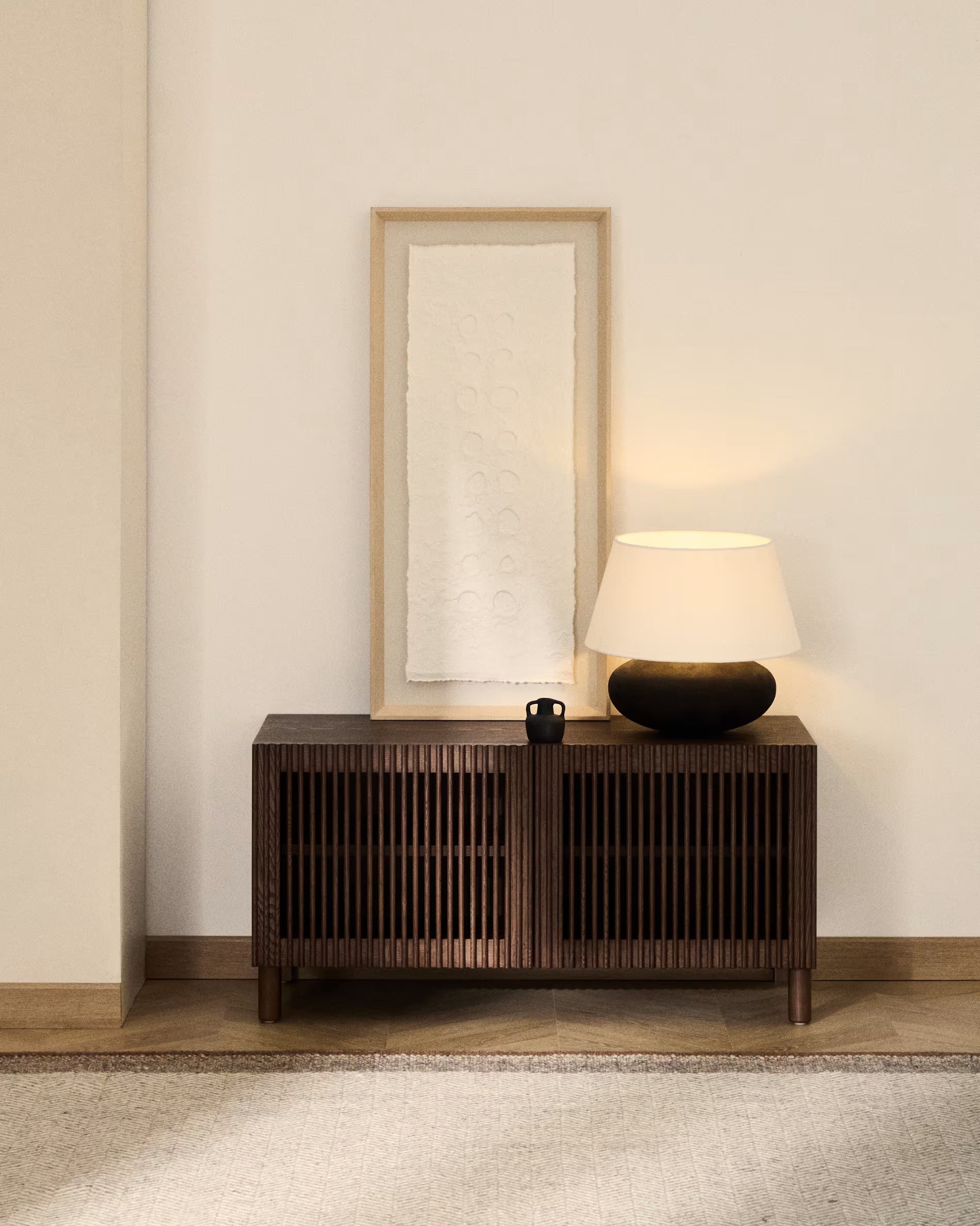 Schuhschrank BEYLA aus dunkelbraunem Eschenholz