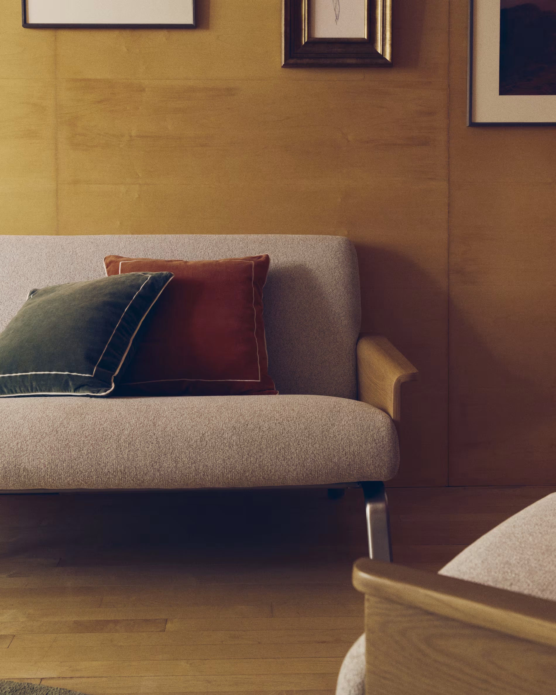 Sofa 2-sitzig AMSEN beige mit Eichenfurnier und Stahlgestell