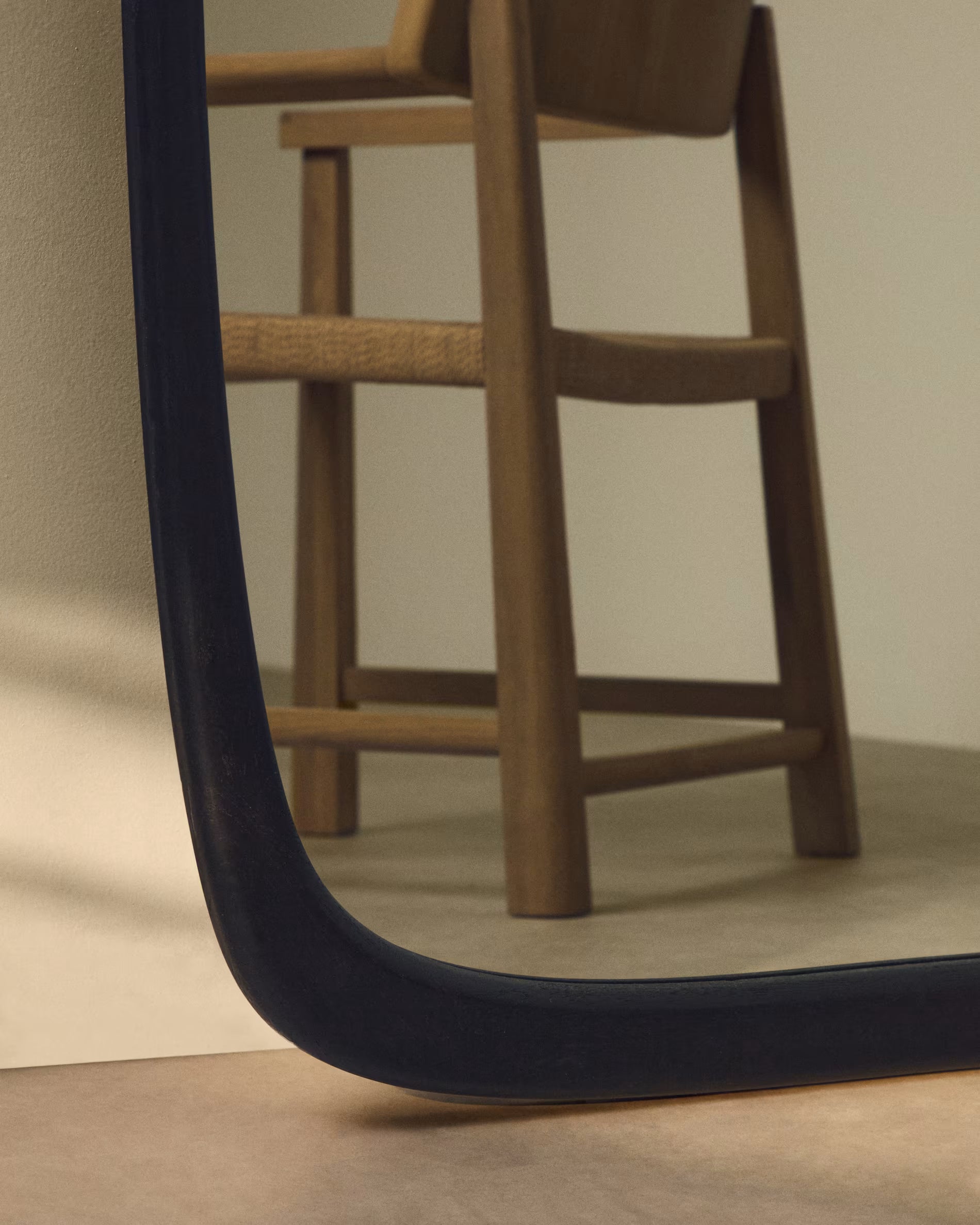 Länglicher Spiegel ALURA schwarzes Teakholz