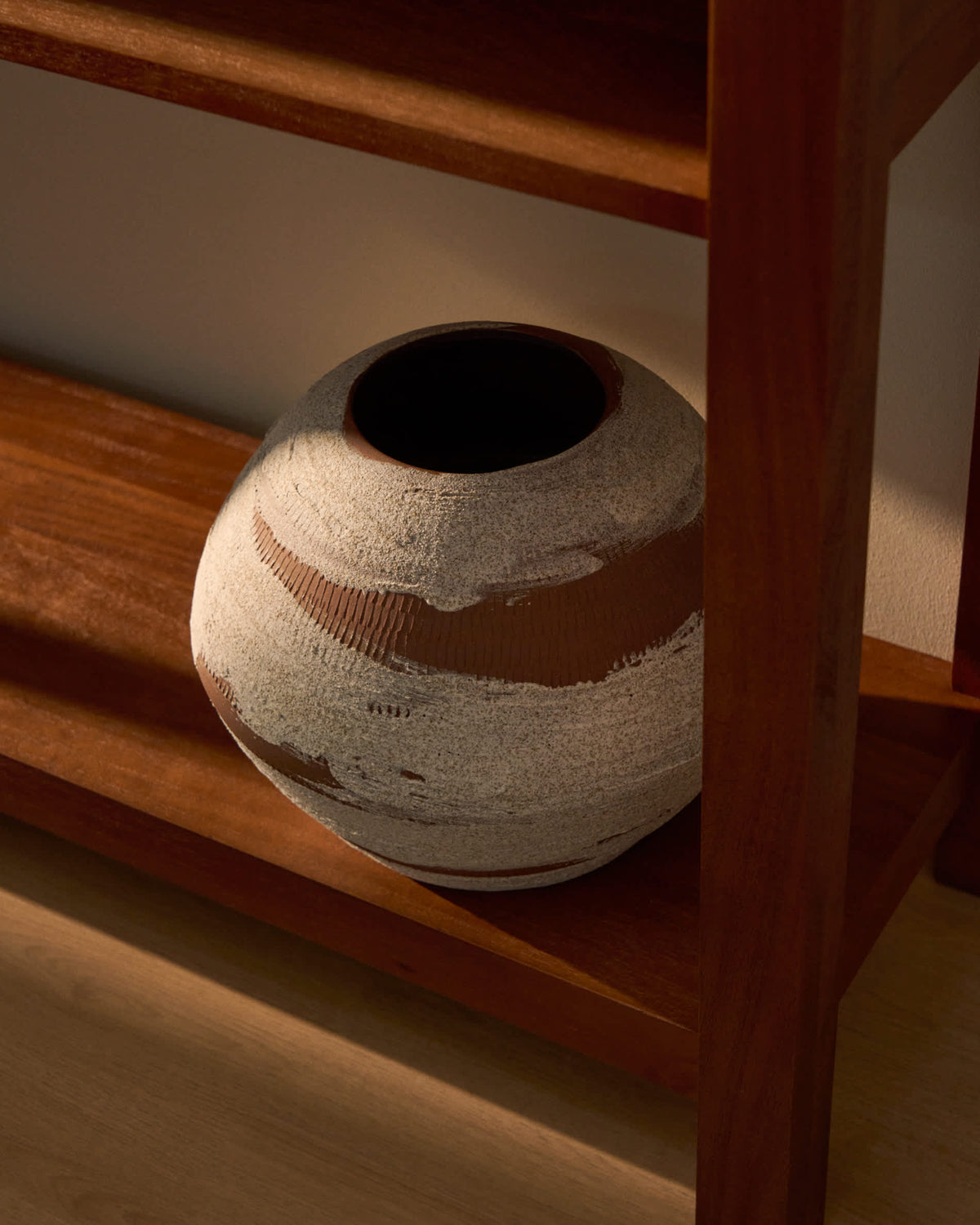 Wazon EMIRO terakotowy z białym ceramiczny – ujęcie 2