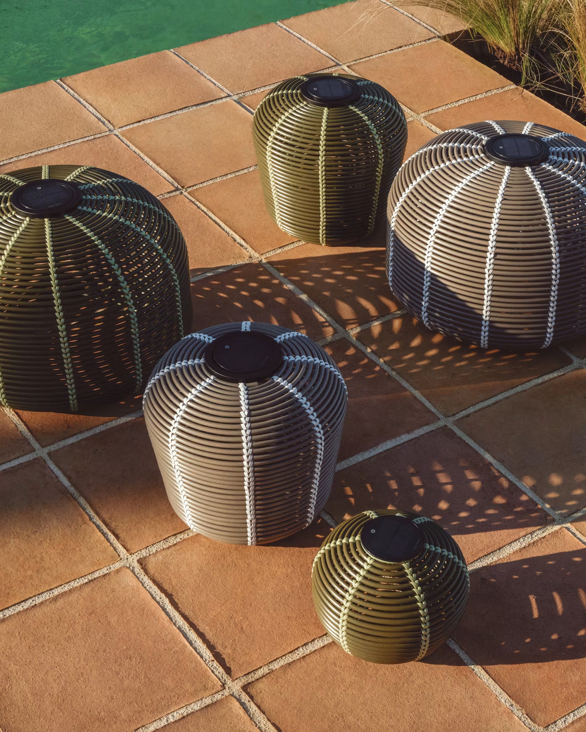 Solar-Gartenlampe GAROINA taupe synthetischer Rattan