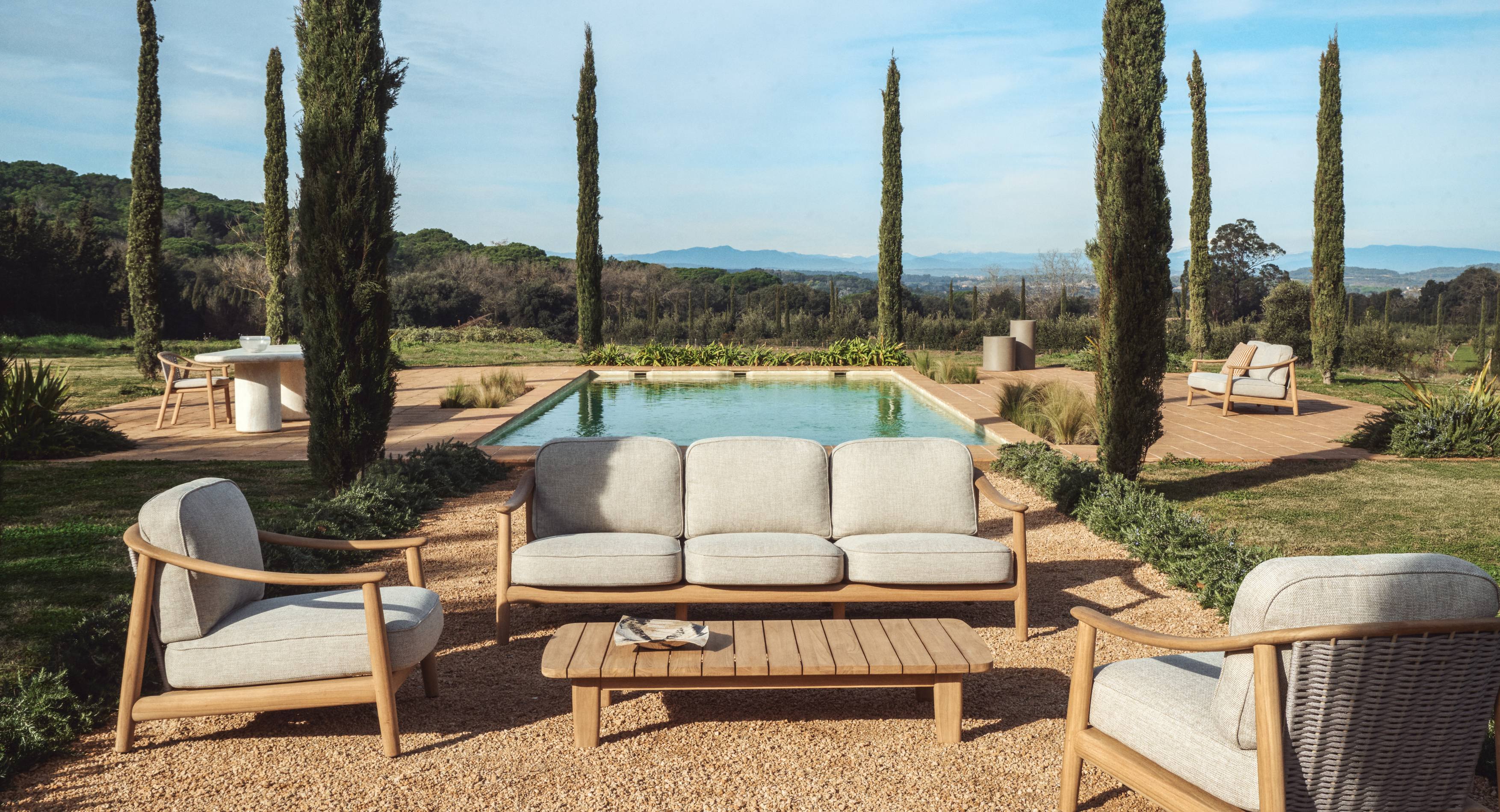 Gartenstuhl ELUNDA aus leichtem Teakholz