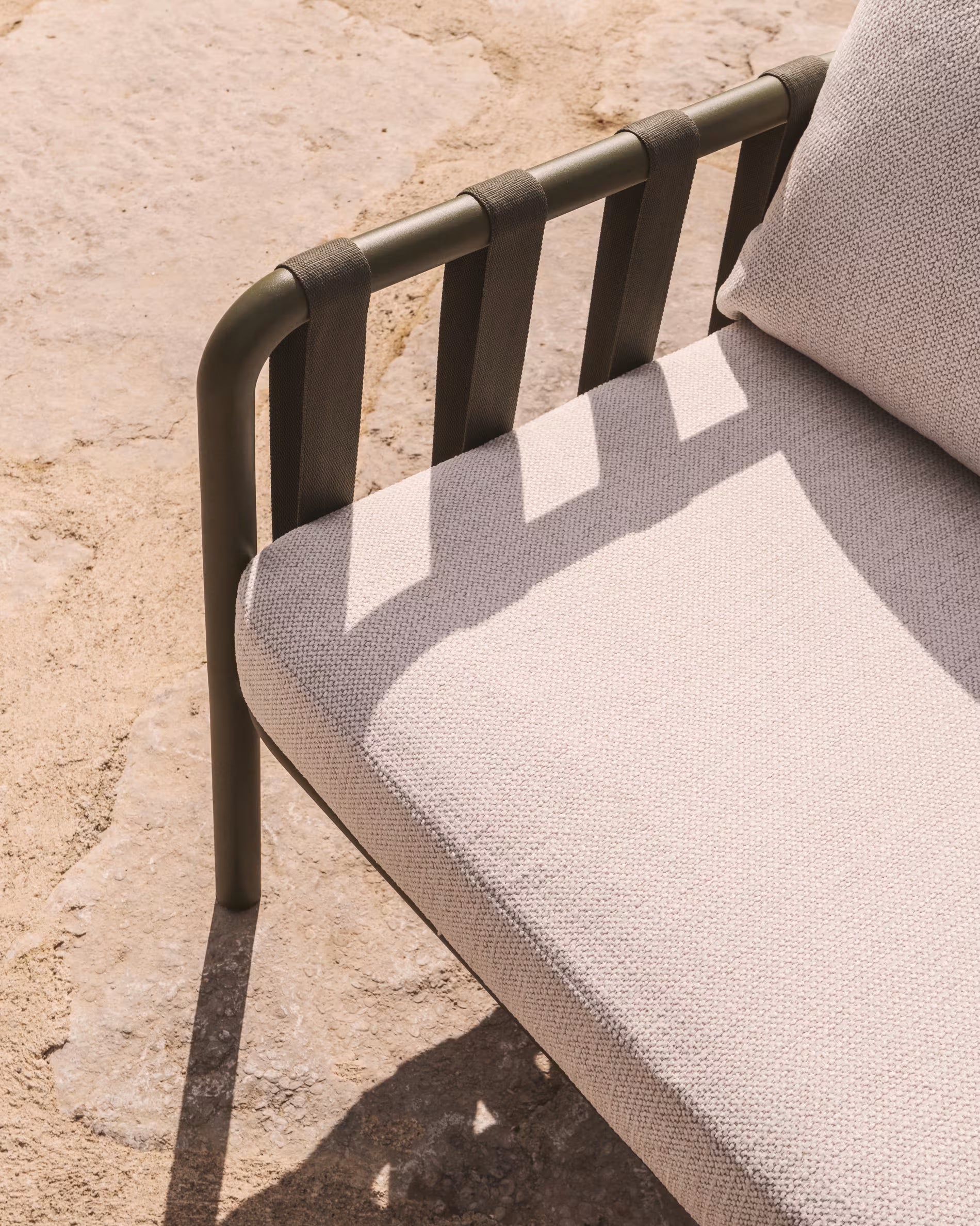 Gartenmöbelset OMALA in hellbeige mit grünem Untergestell
