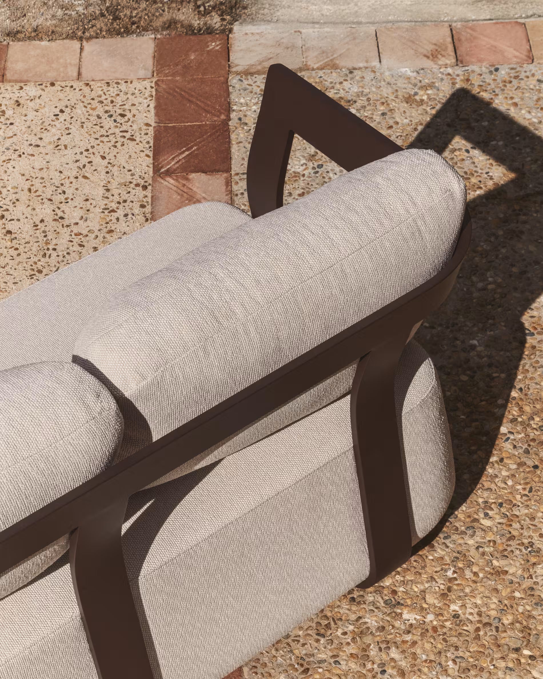 Garten-Sofa 3-sitzig TAMARIS ecru mit braunem Gestell