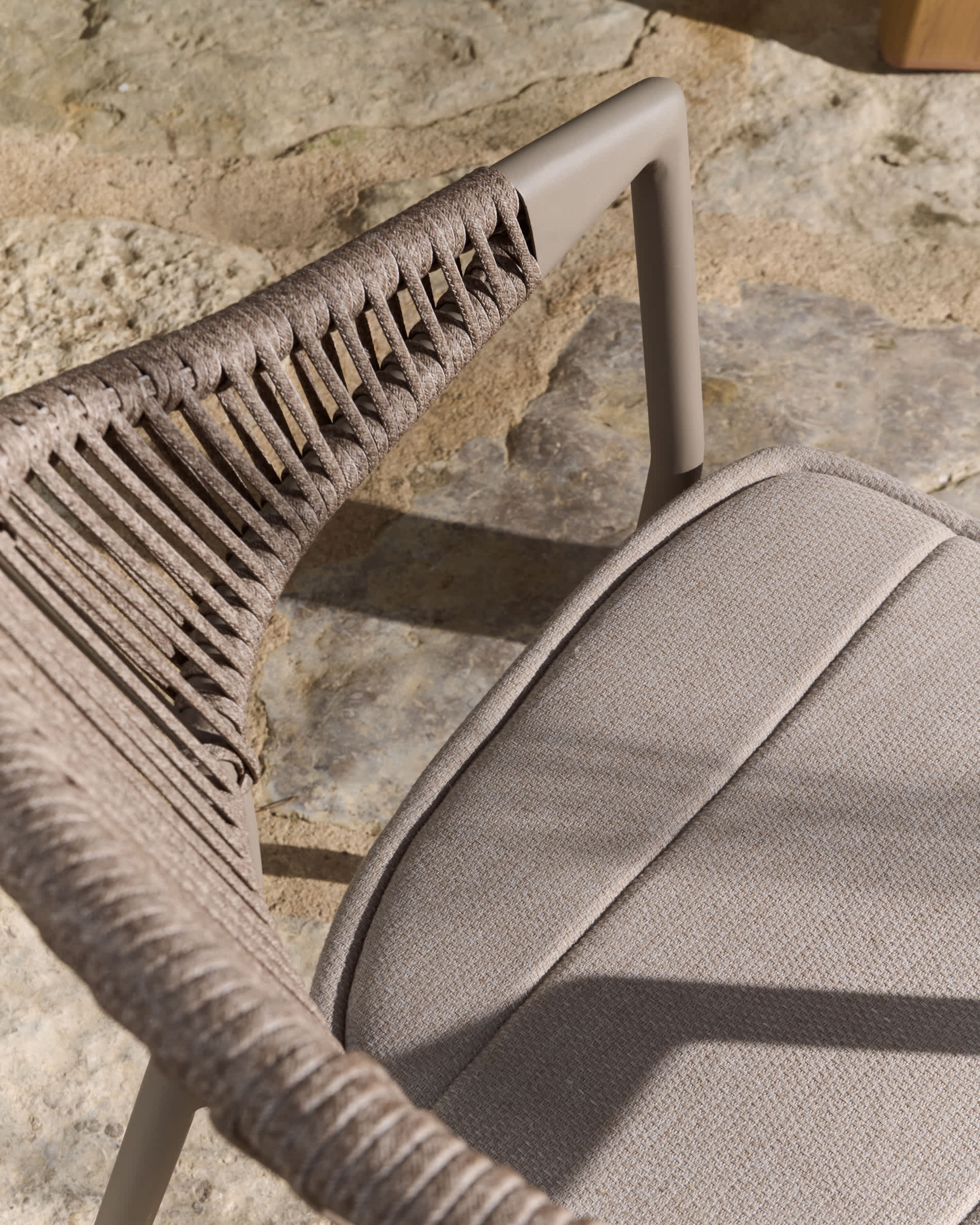 Krzesło ogrodowe ALIMIA taupe – Kave Home