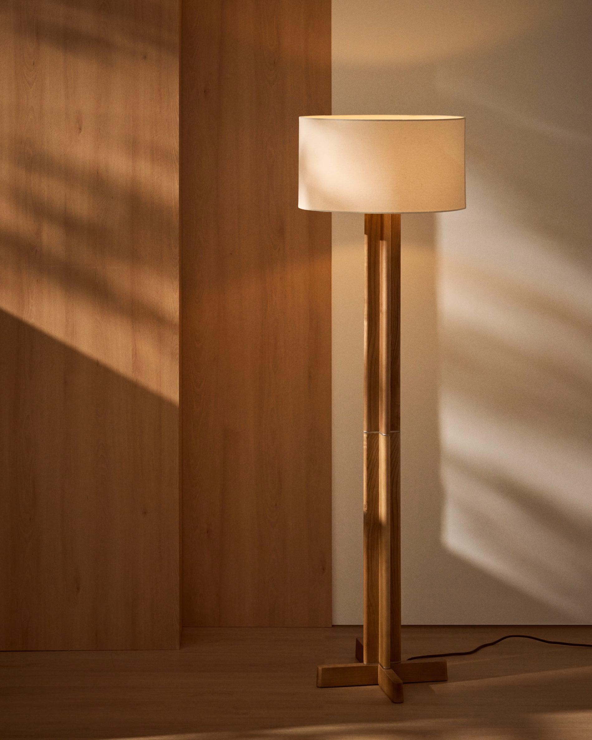 NIANI Gray Floor Lamp with Wooden Base
