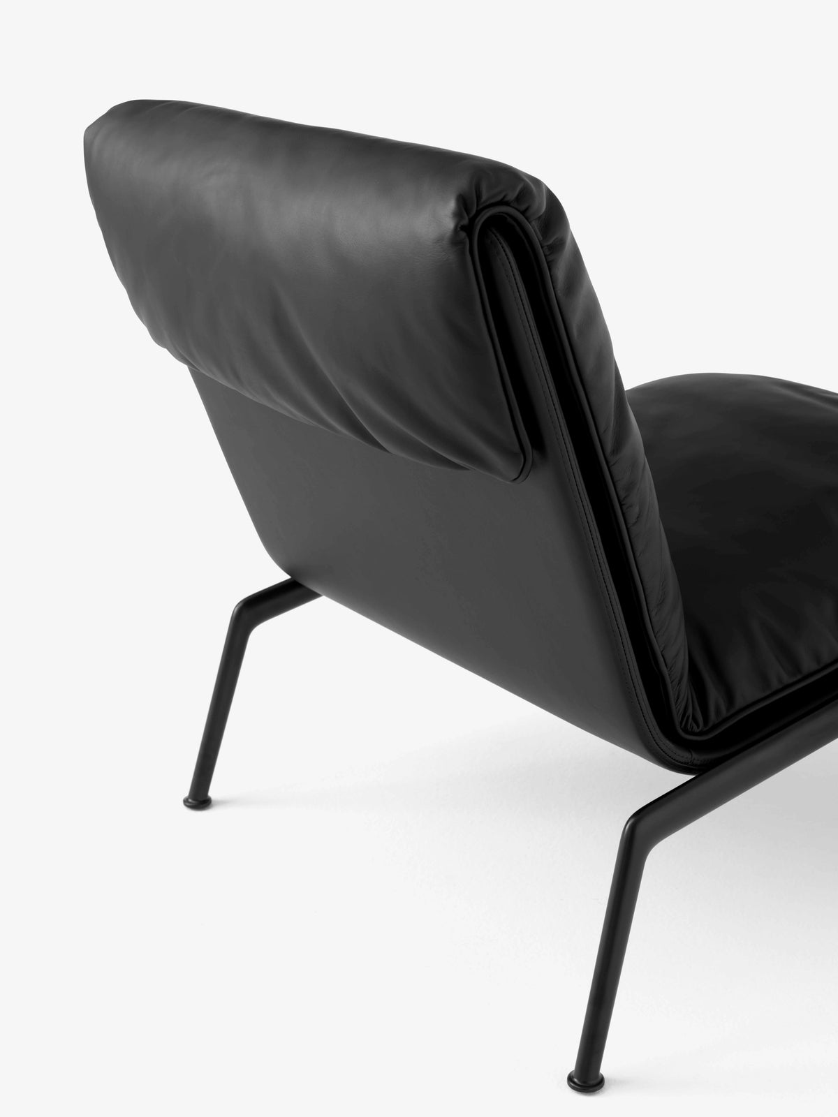 Sessel MUNO LN18 gepolstert mit schwarzem Gestell