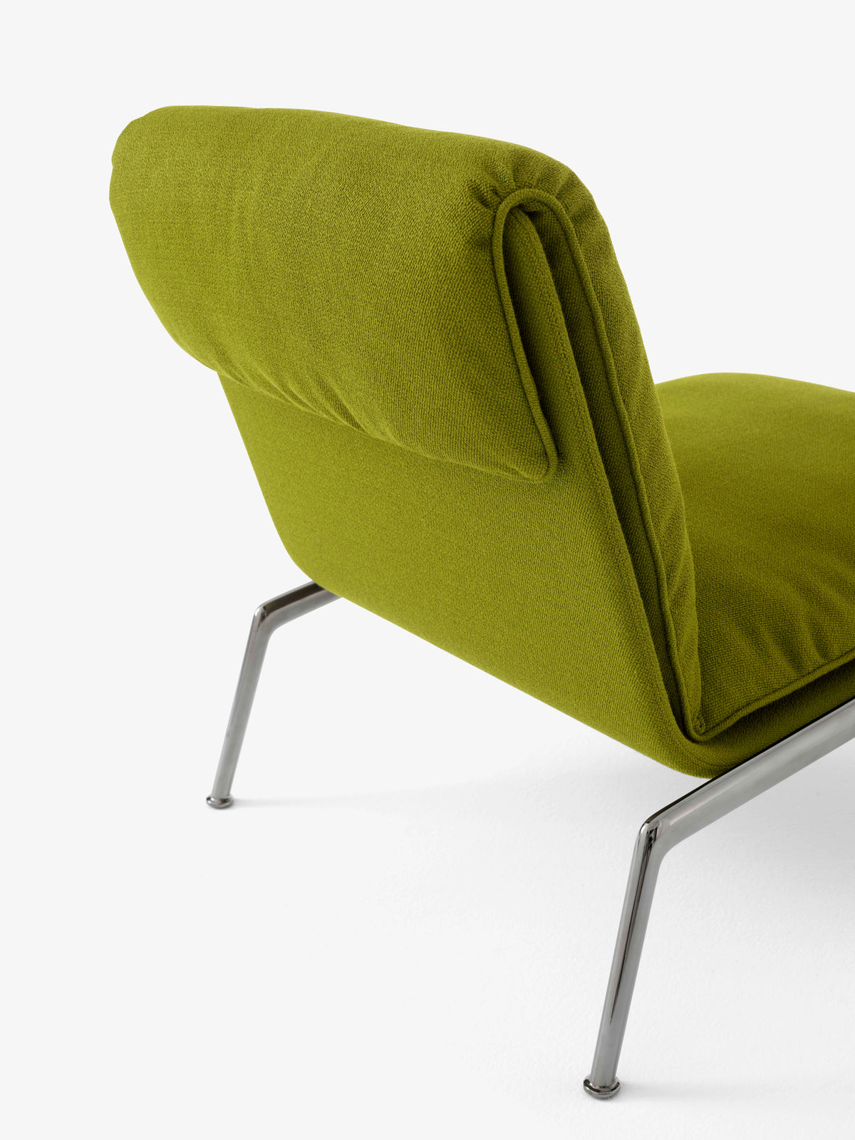 Sessel MUNO LN18 gepolstert mit dunklem Aluminiumgestell