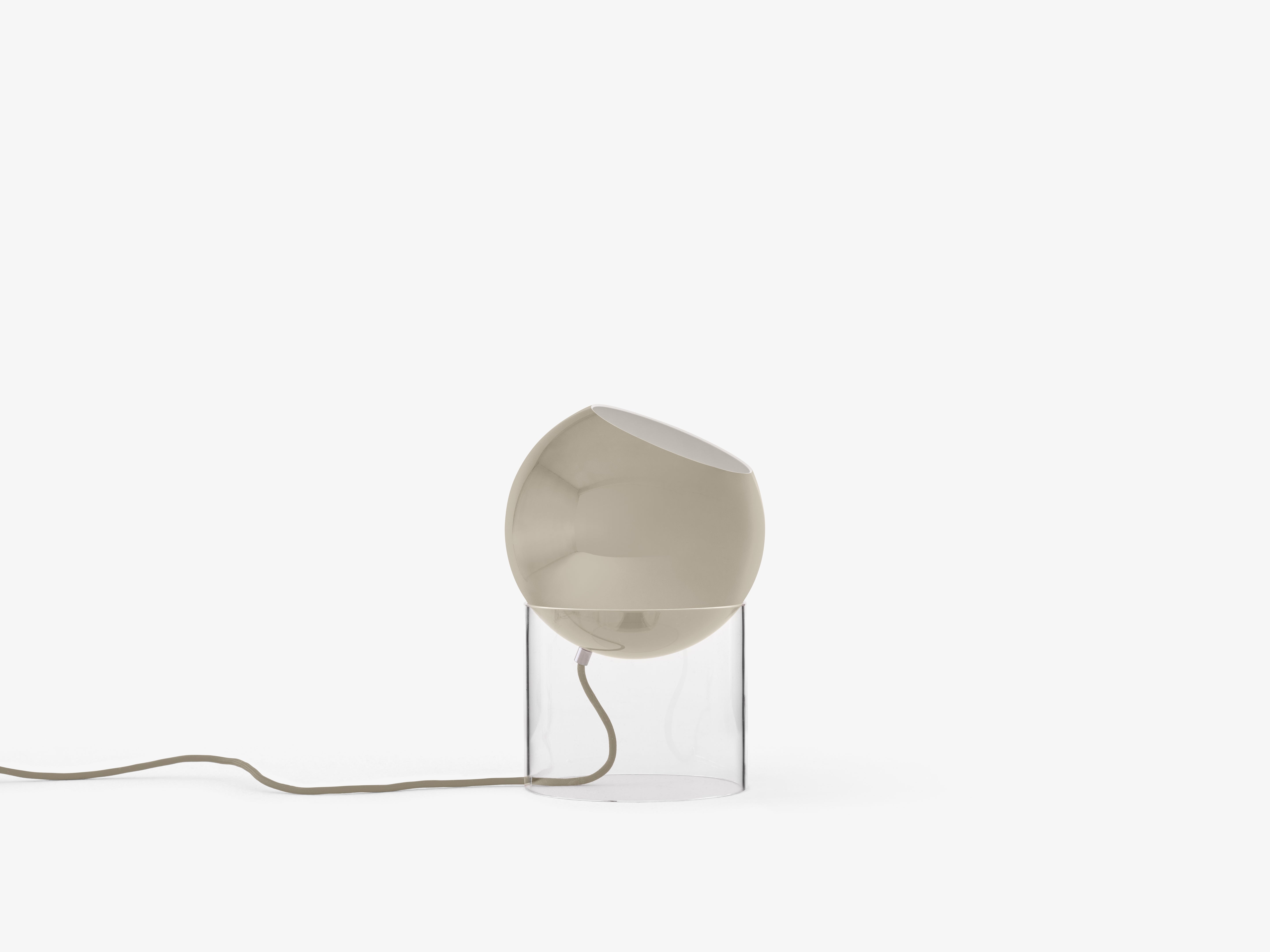 Tischlampe TOPAN mit graubeigem Schirm und transparenter Basis