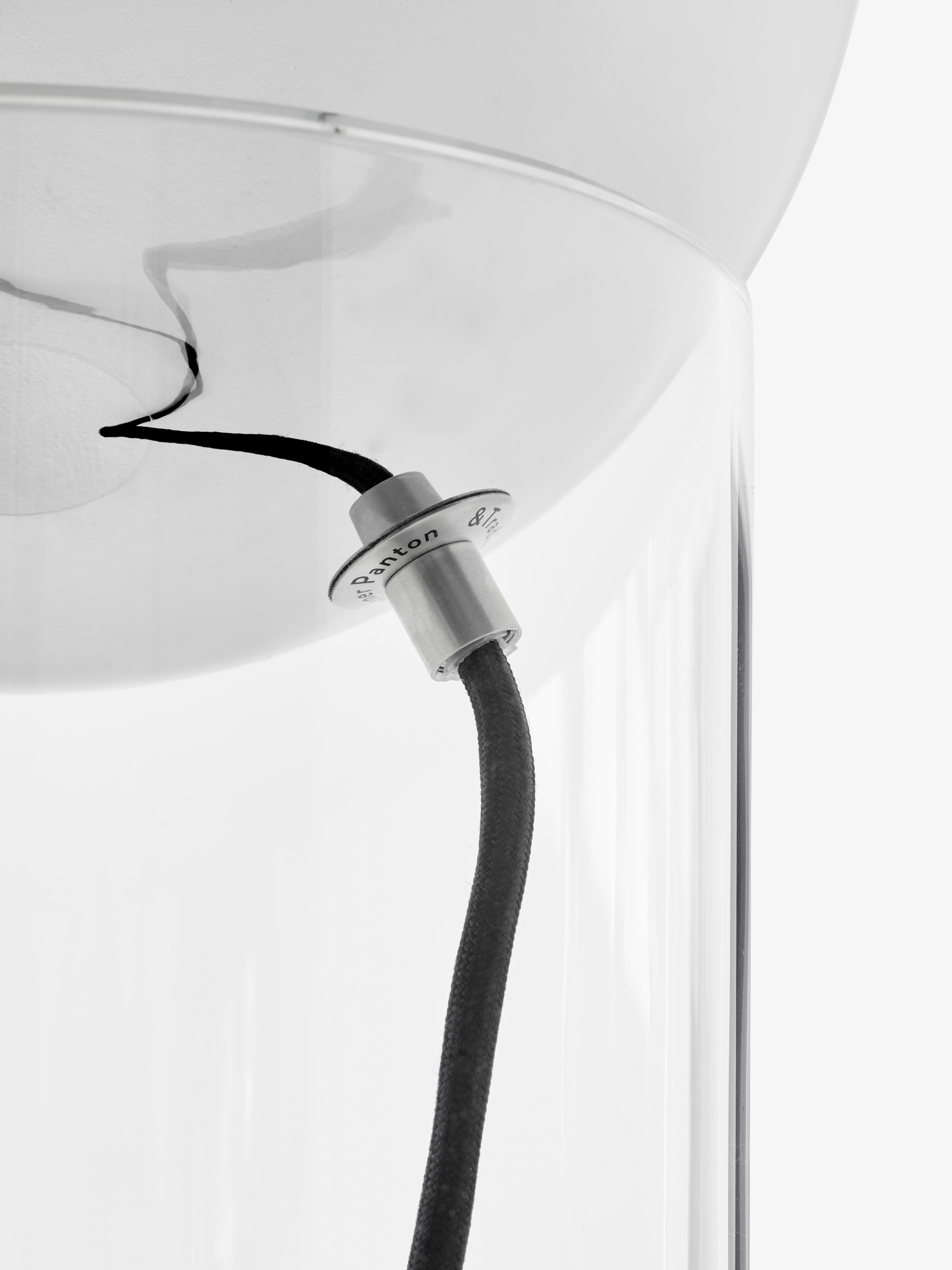 Tischlampe TOPAN VP13 mit verchromtem Schirm und transparenter Basis