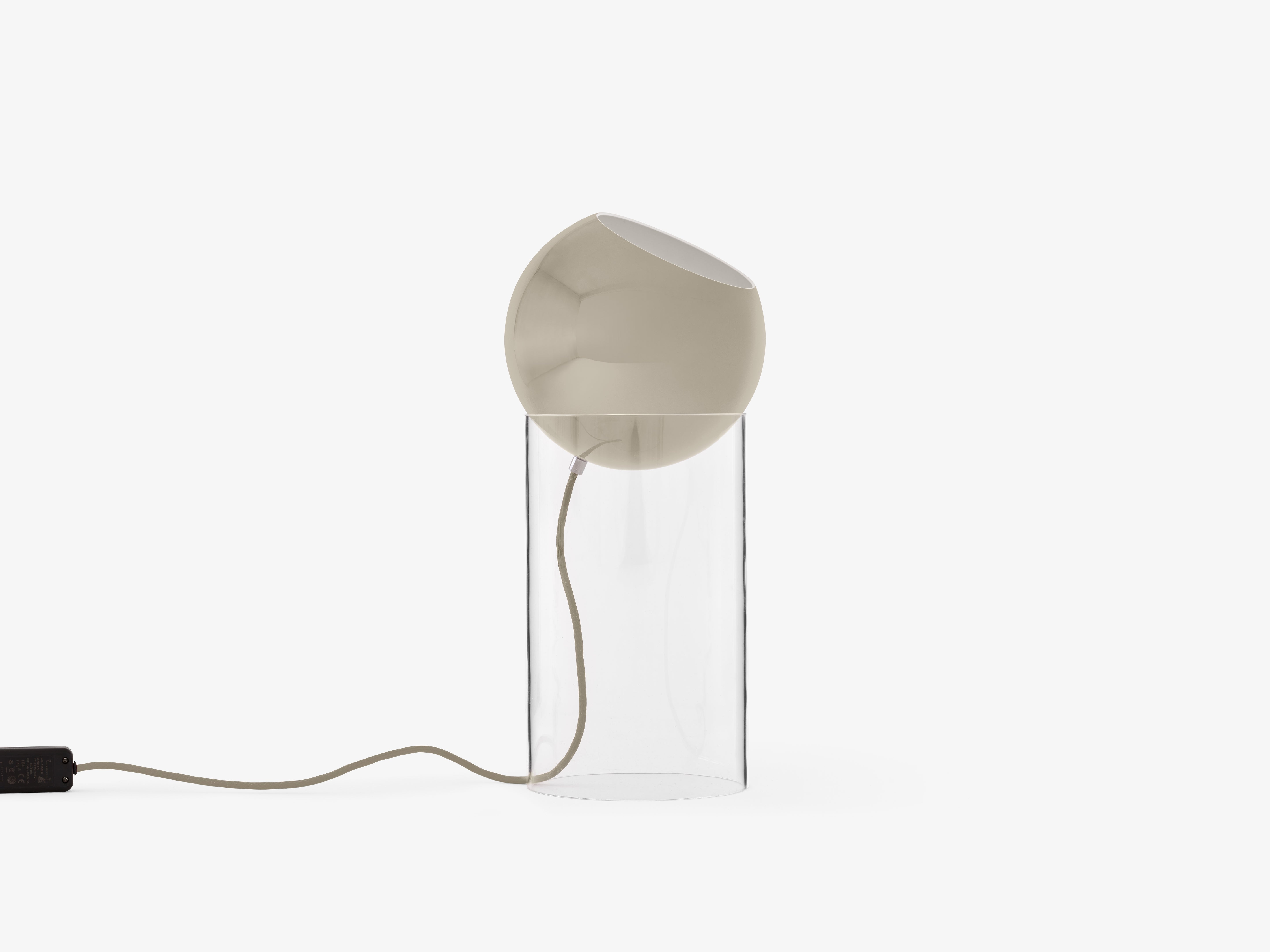 Tischlampe TOPAN mit graubeigem Schirm und transparenter Basis