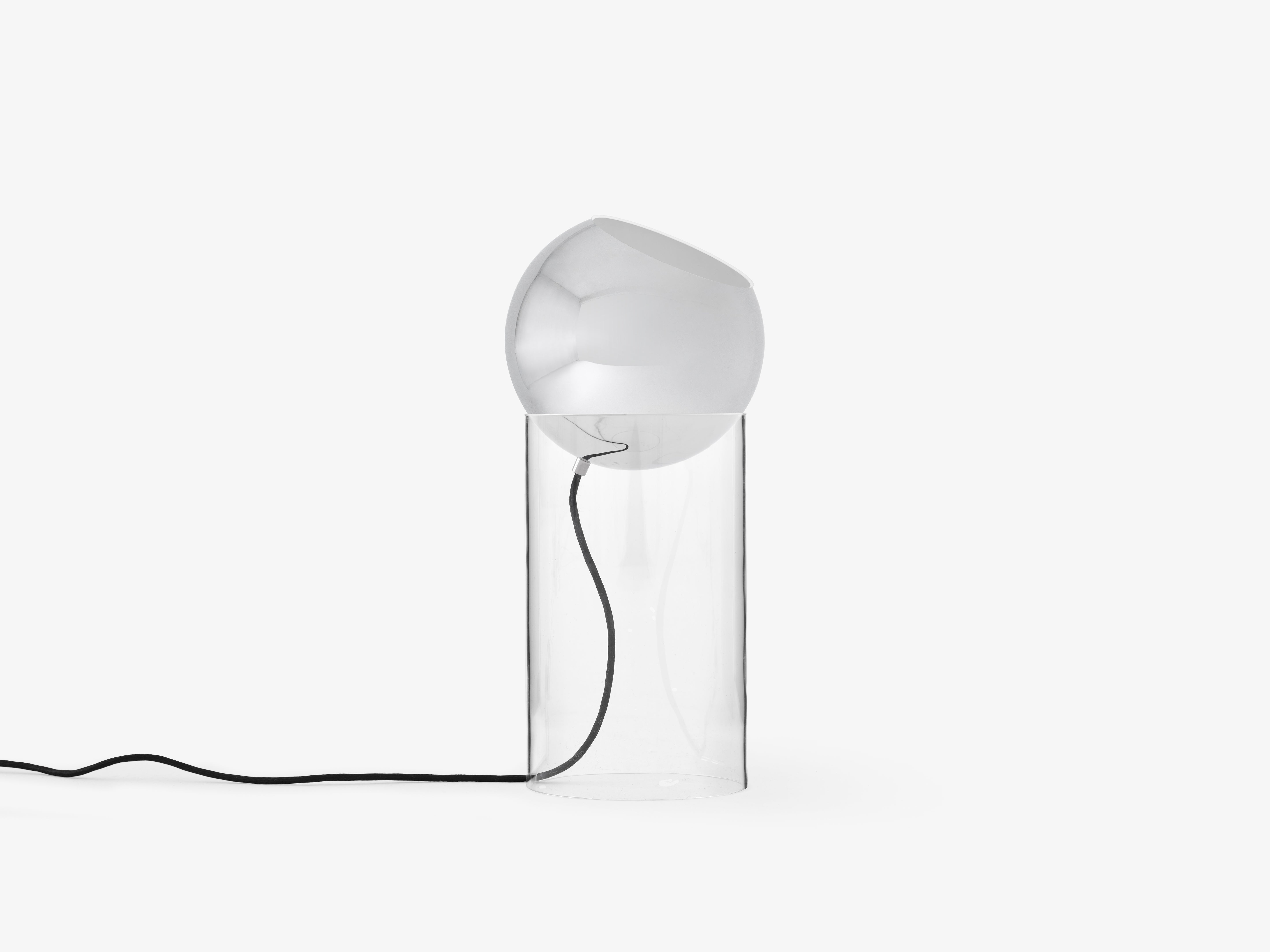 Tischlampe TOPAN mit verchromtem Schirm und transparenter Basis
