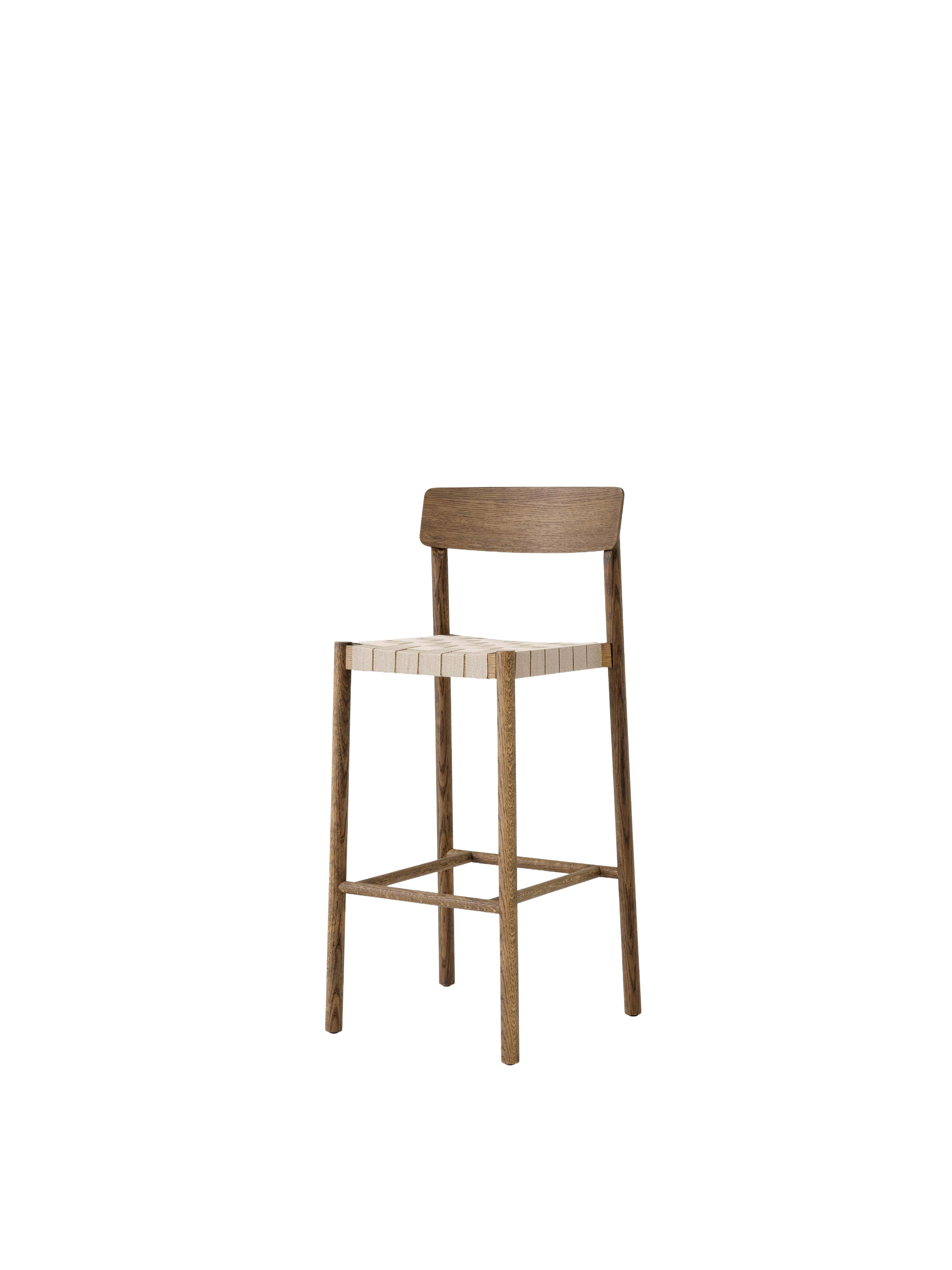 Hocker BETTY mit beigem, gewebtem Sitz aus rauchgeöltem Eichenholz