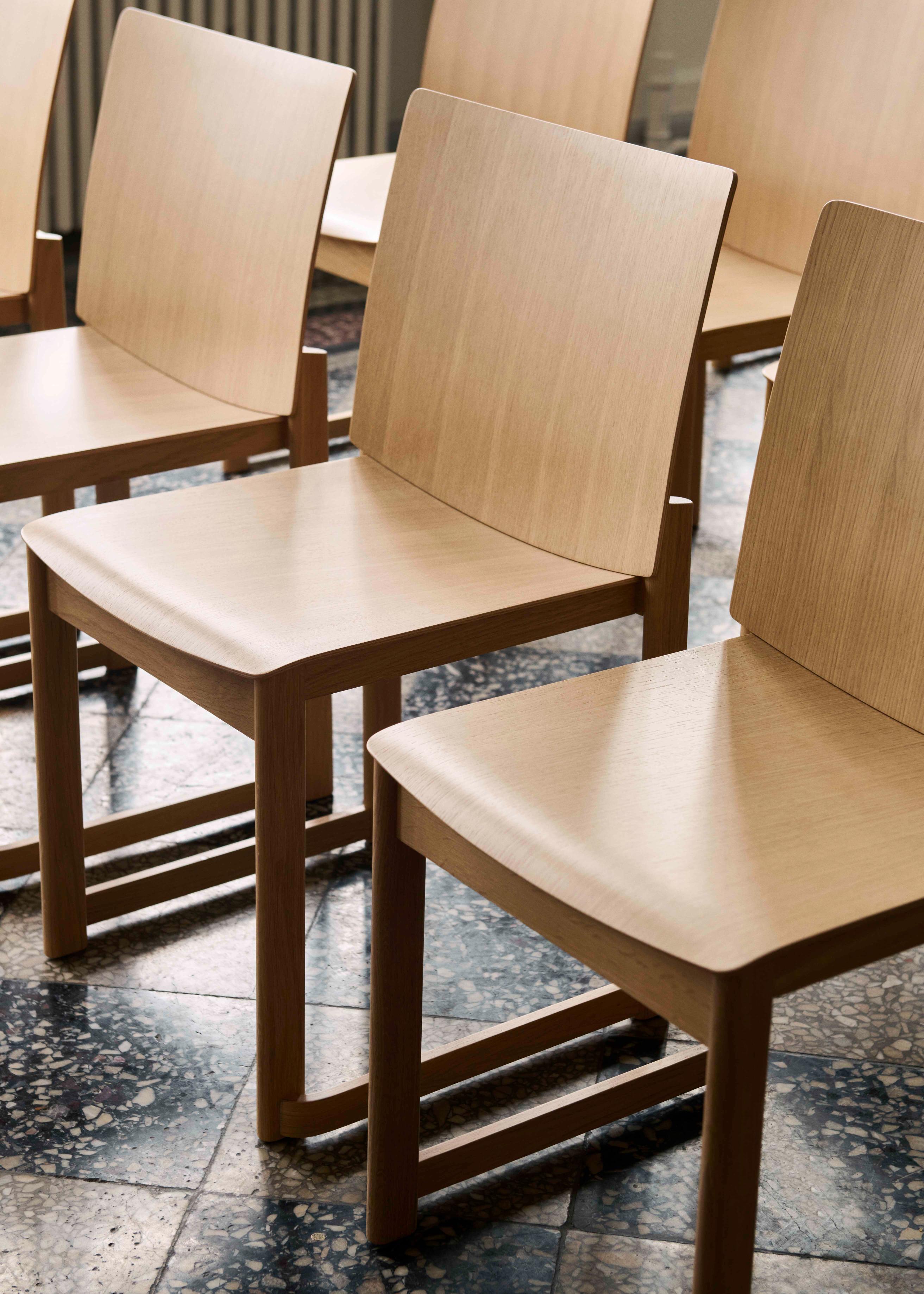 Stuhl ALLWOOD AV35 lackierter Eiche