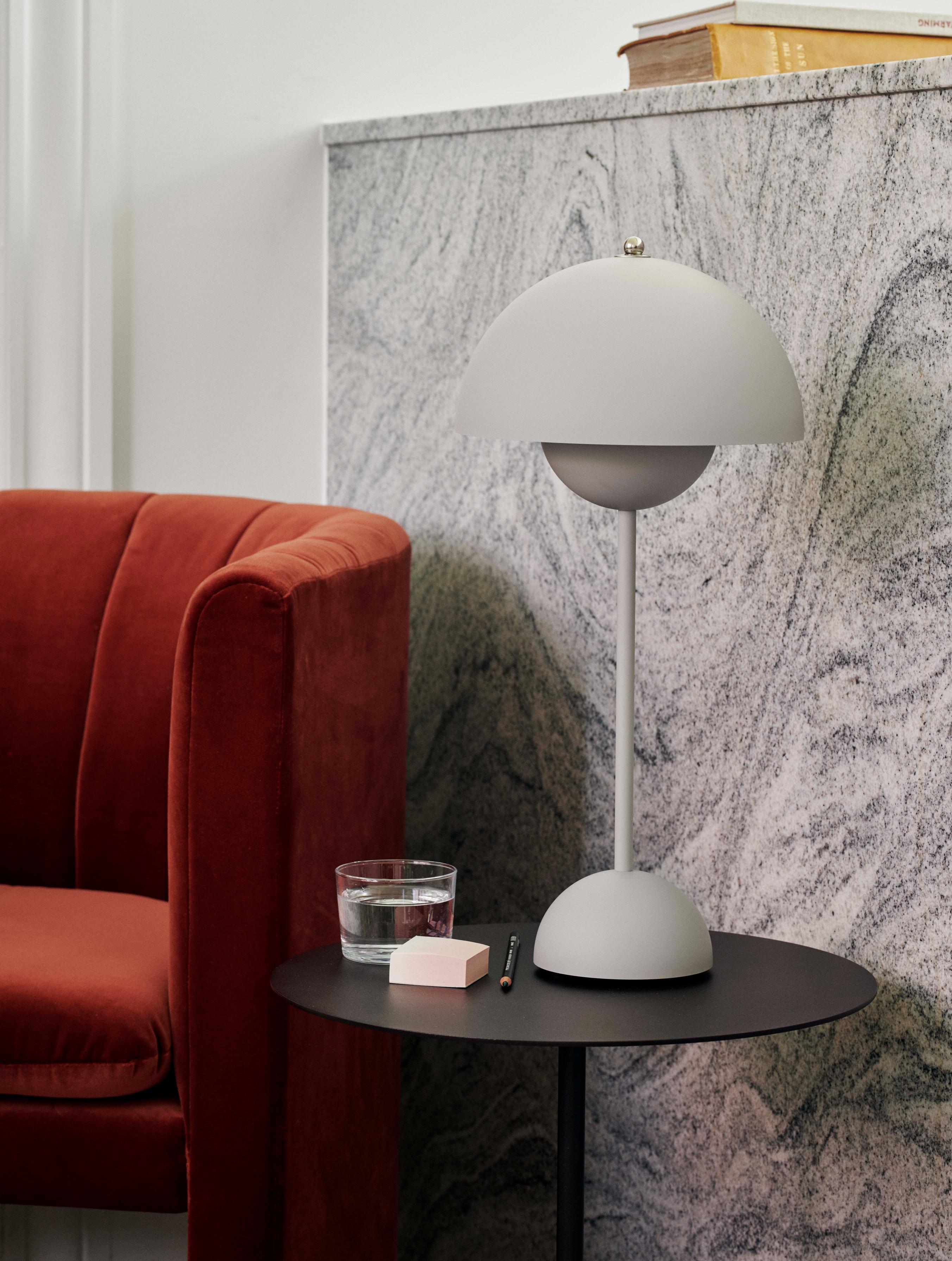 Tischlampe FLOWERPOT VP3 in mattem Hellgrau