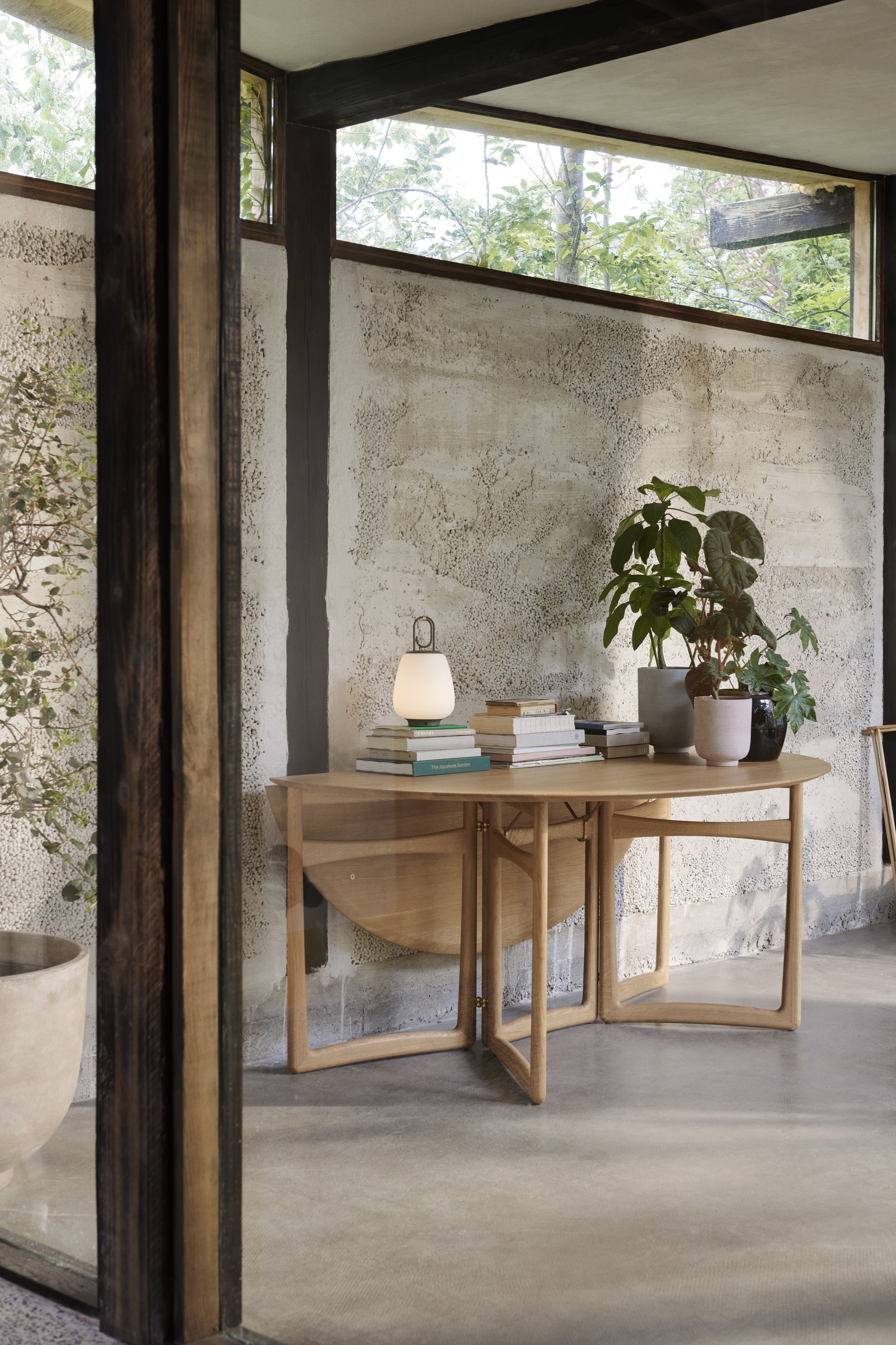 Tragbare Außenlampe LUCCA SC51 in Weiß mit schwarzem Finish