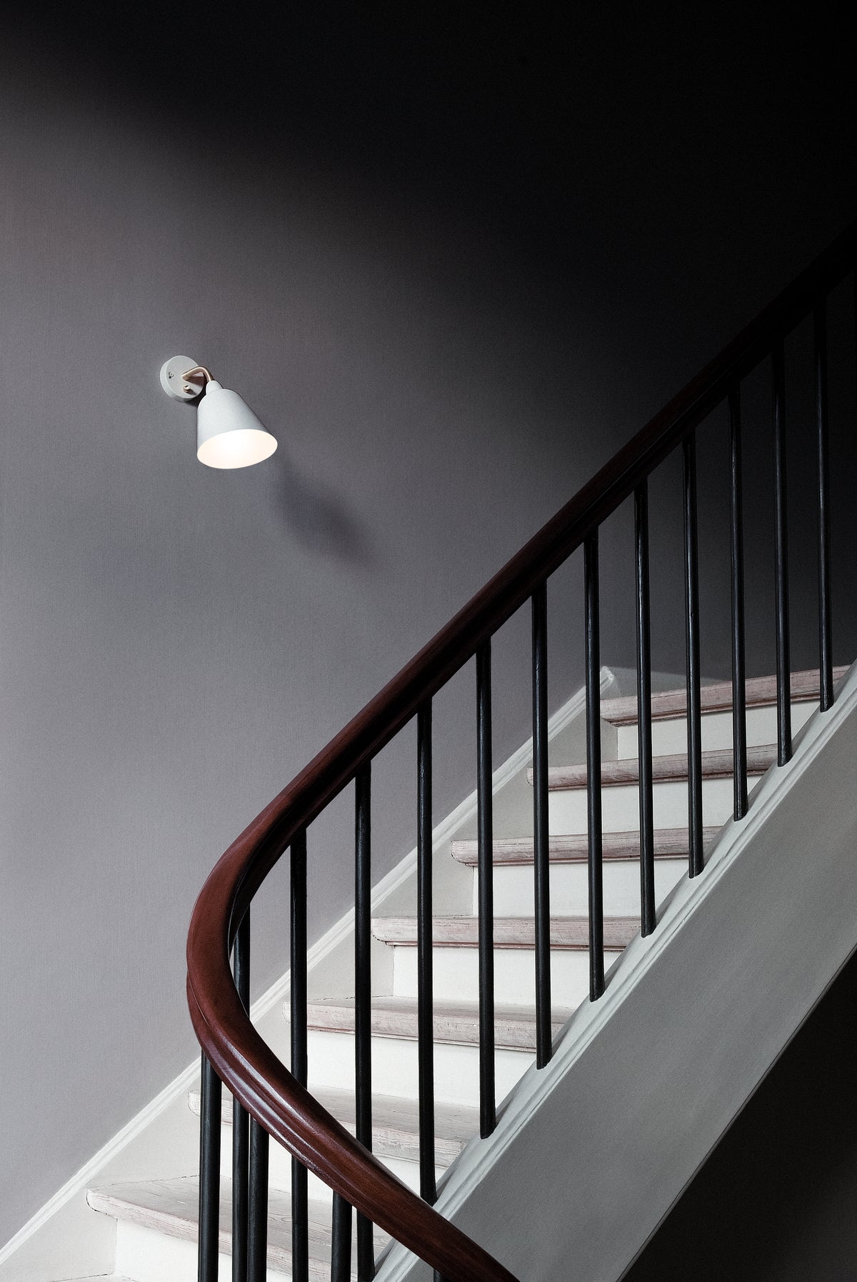 Wandlampe BELLEVUE AJ9 schwarz mit messingfarbener Oberfläche