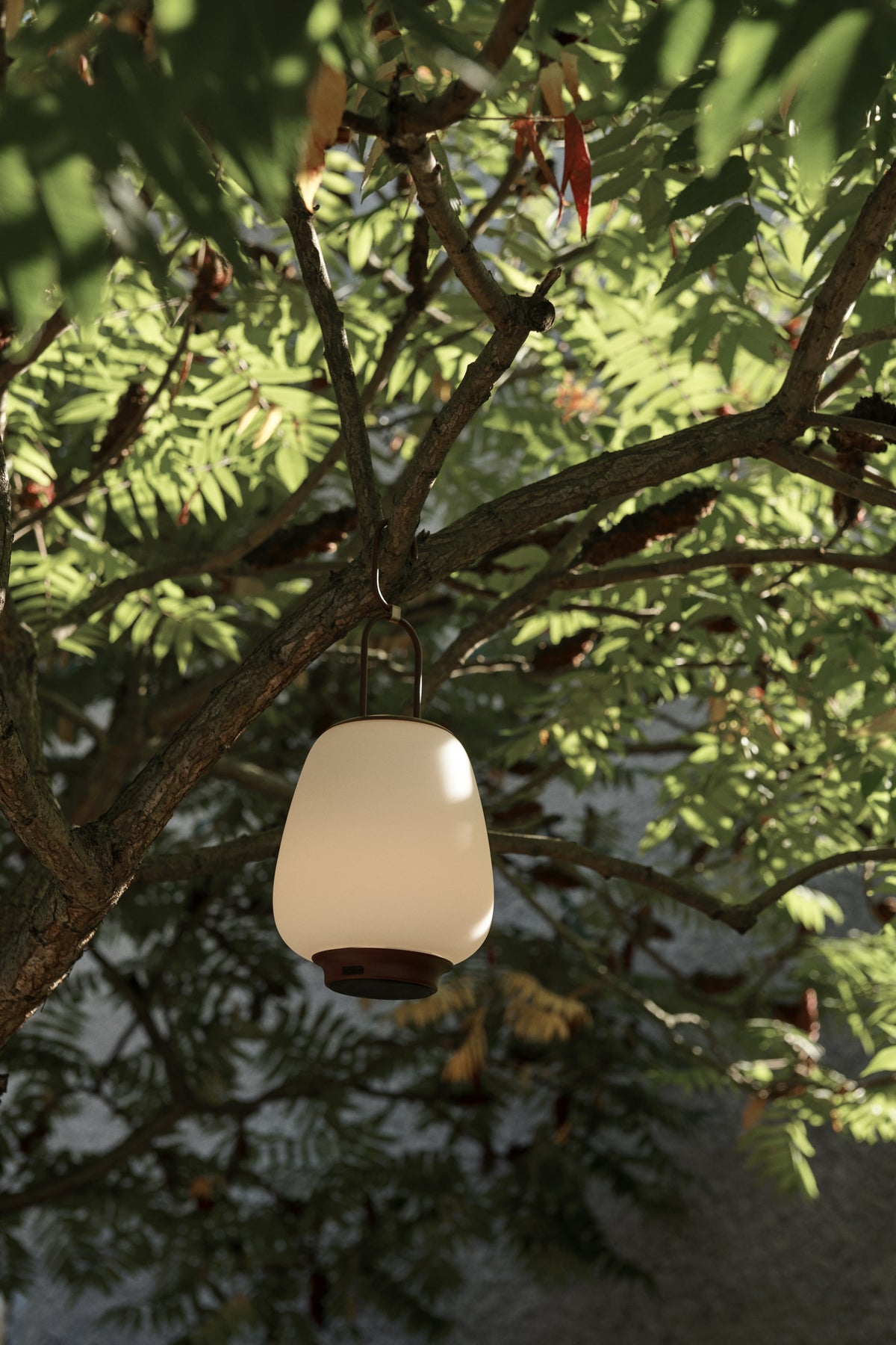 Tragbare Außenlampe LUCCA SC51 in Weiß mit schwarzem Finish