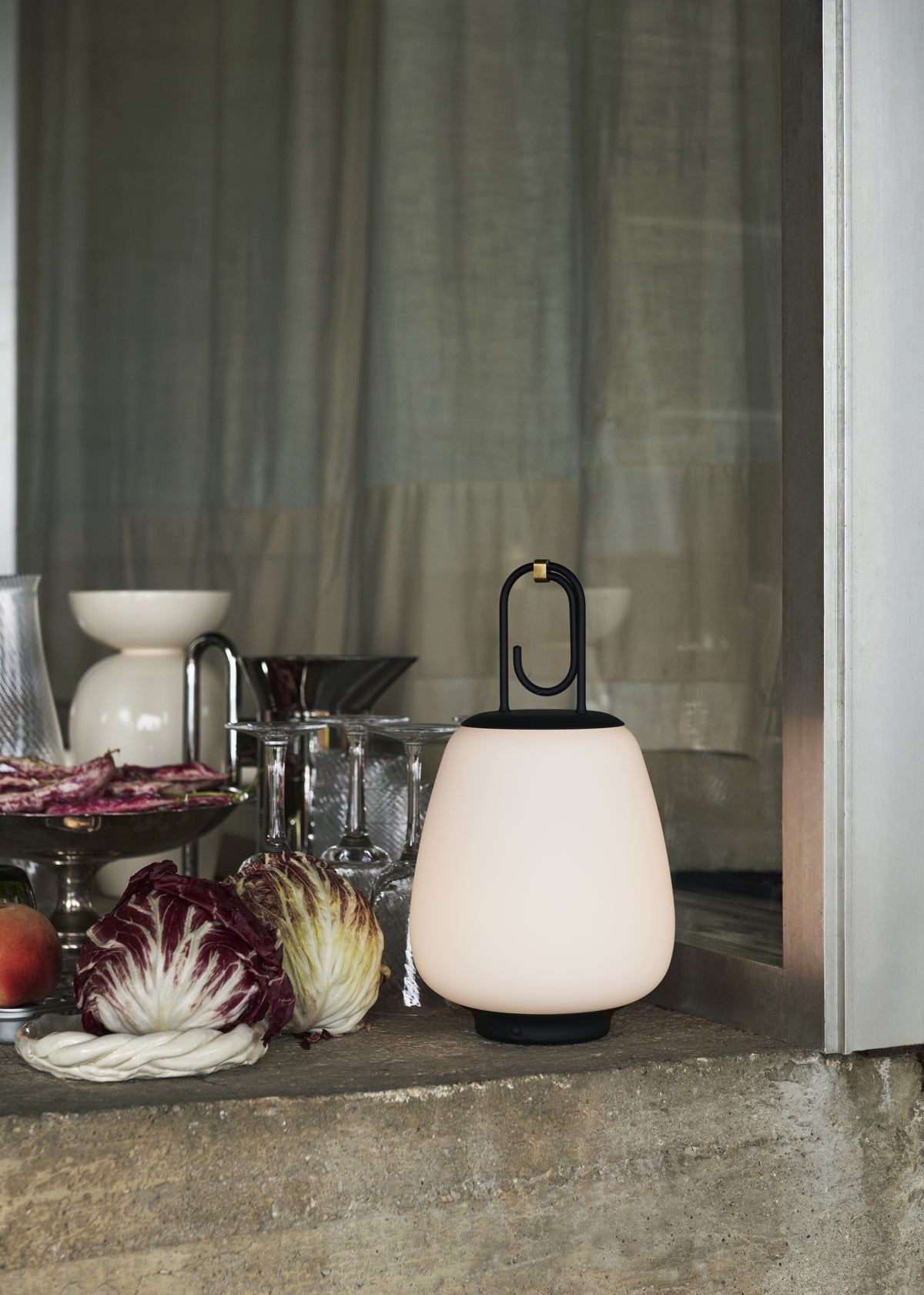 Tragbare Außenlampe LUCCA SC51 in Weiß mit schwarzem Finish