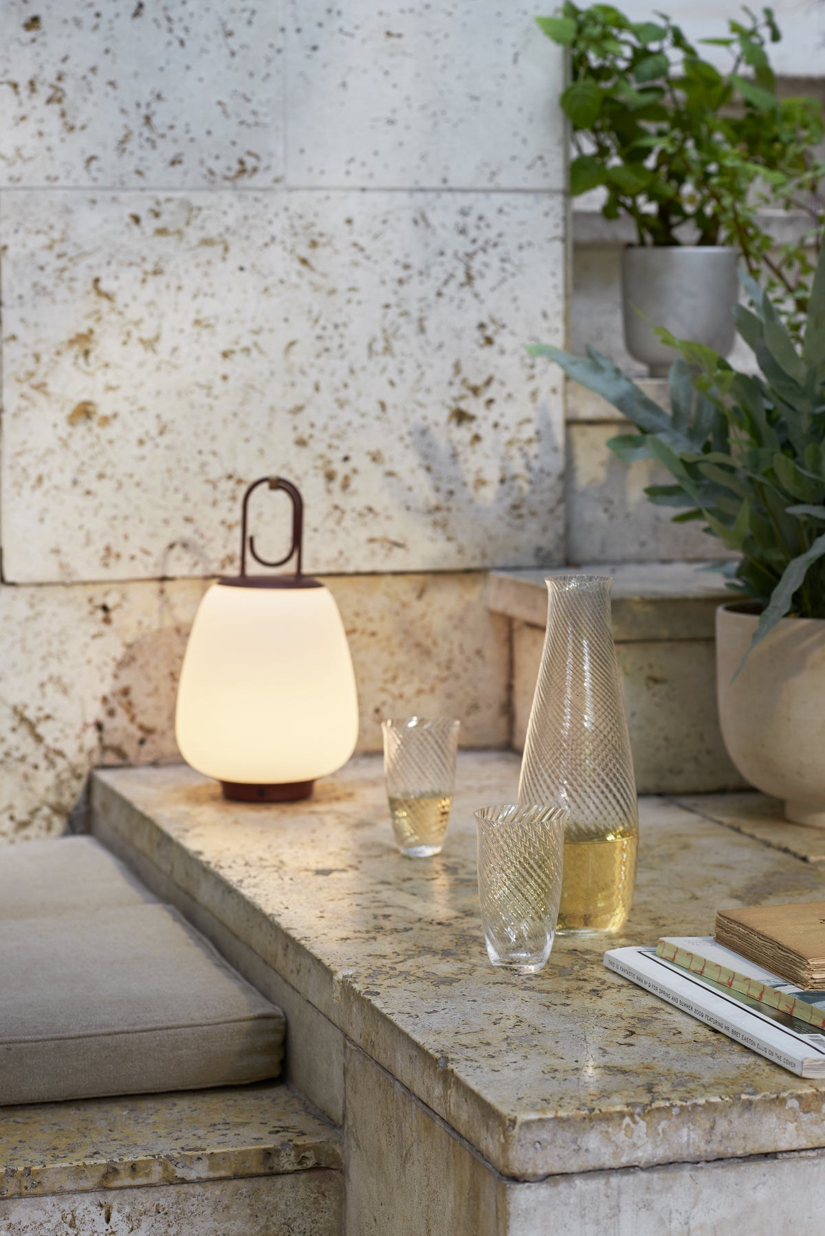 Tragbare Außenlampe LUCCA SC51 in Weiß mit schwarzem Finish