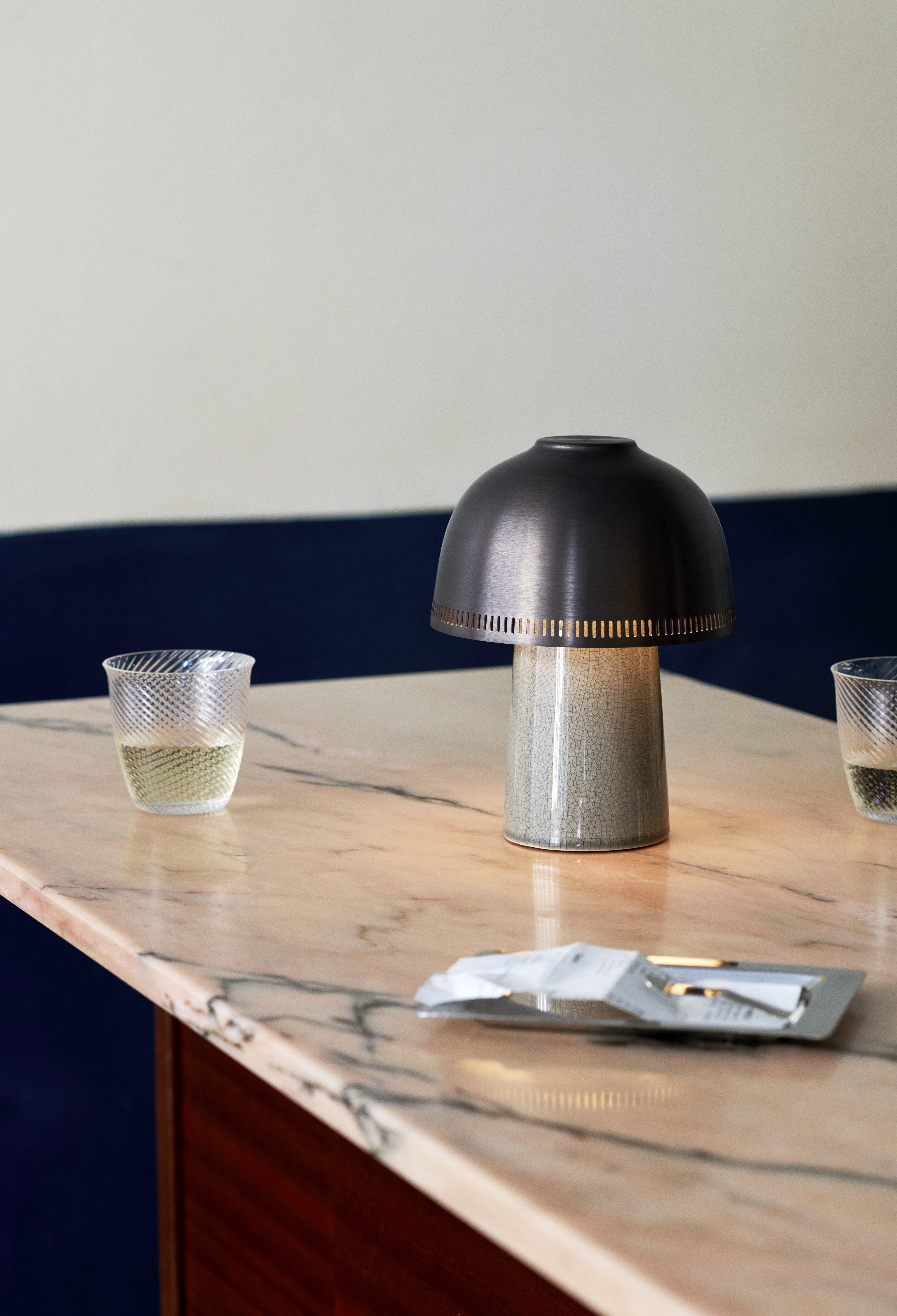 Tragbare Lampe RAKU SH8 mit braunem Schirm und beigem Sockel