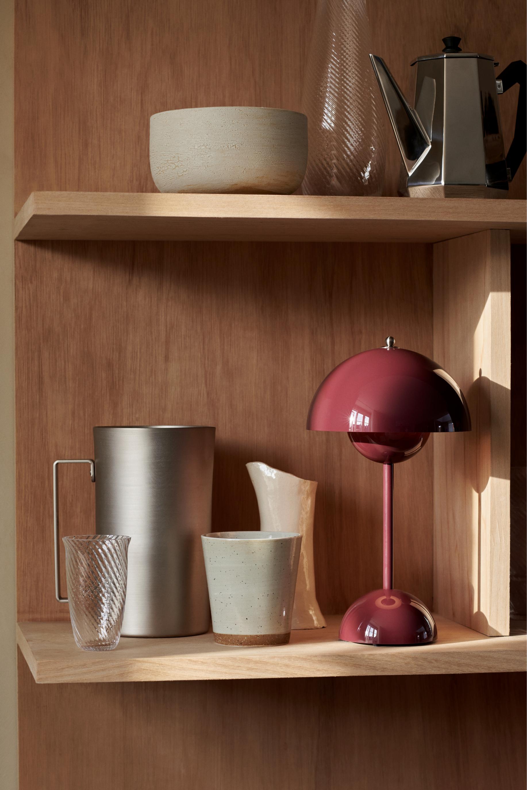 Tragbare Lampe FLOWERPOT VP9 in dunklem Pflaumenfarbton