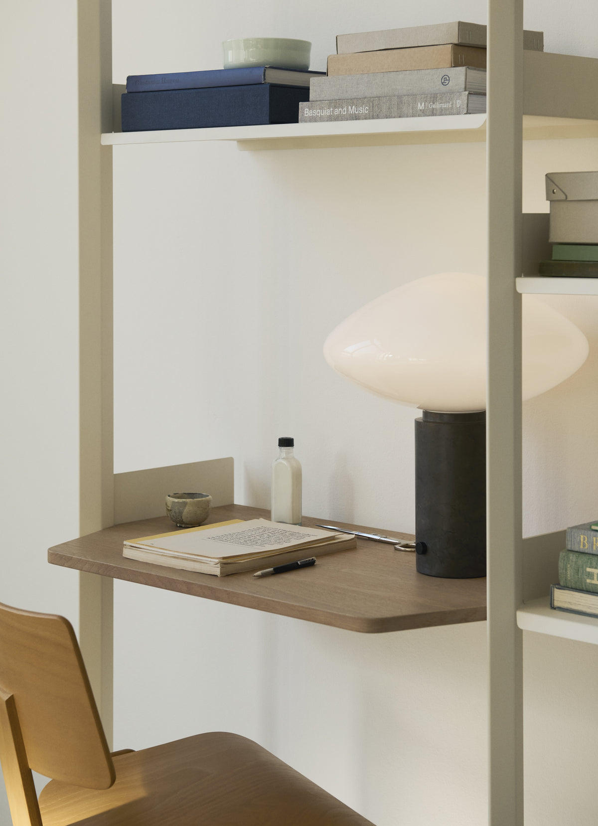 Tischlampe MIST AP17 mit gläsernem Schirm und grauer Marmorbasis