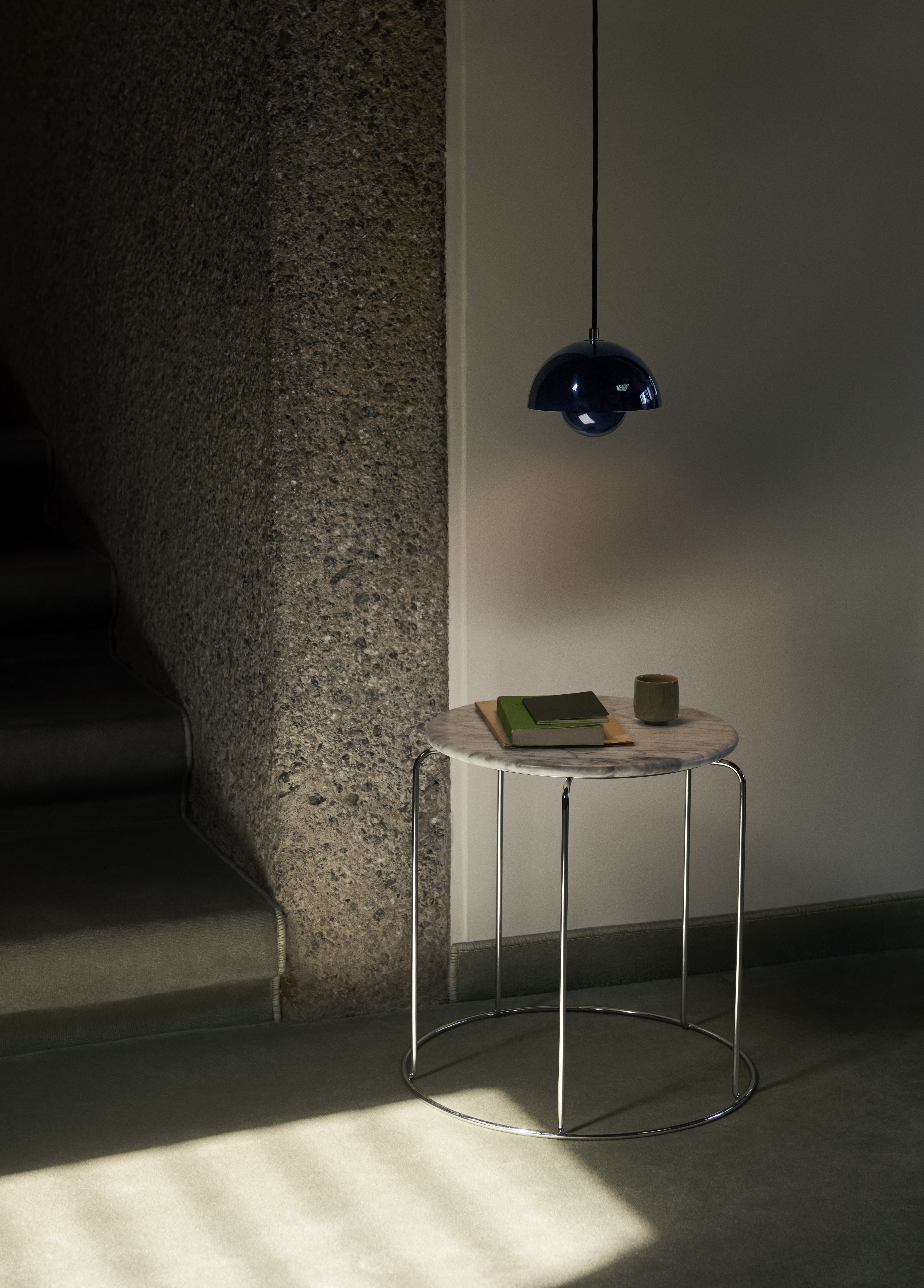 Pendelleuchte FLOWERPOT aus blauem Stahl