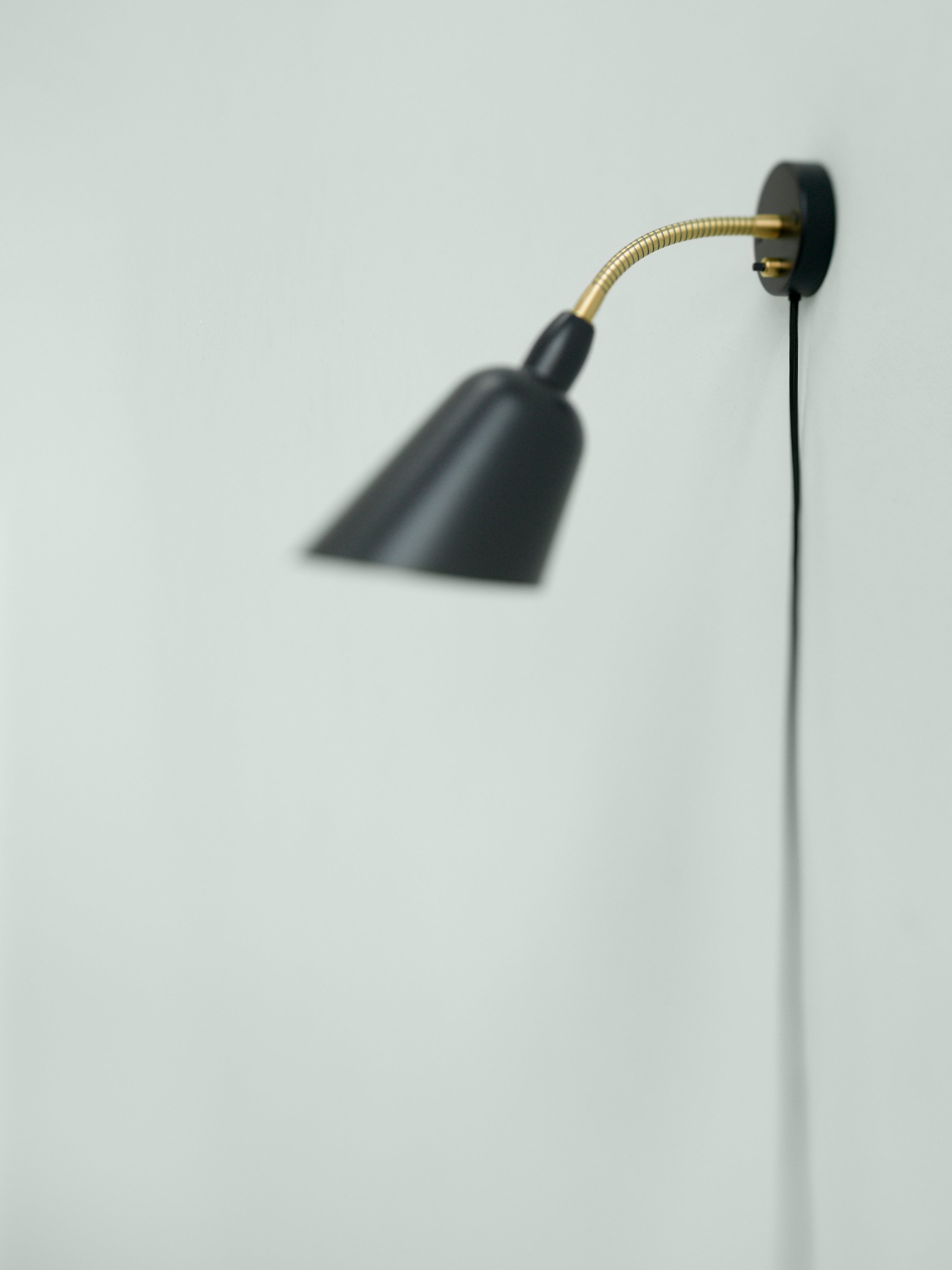 Wandlampe BELLEVUE AJ9 schwarz mit messingfarbener Oberfläche