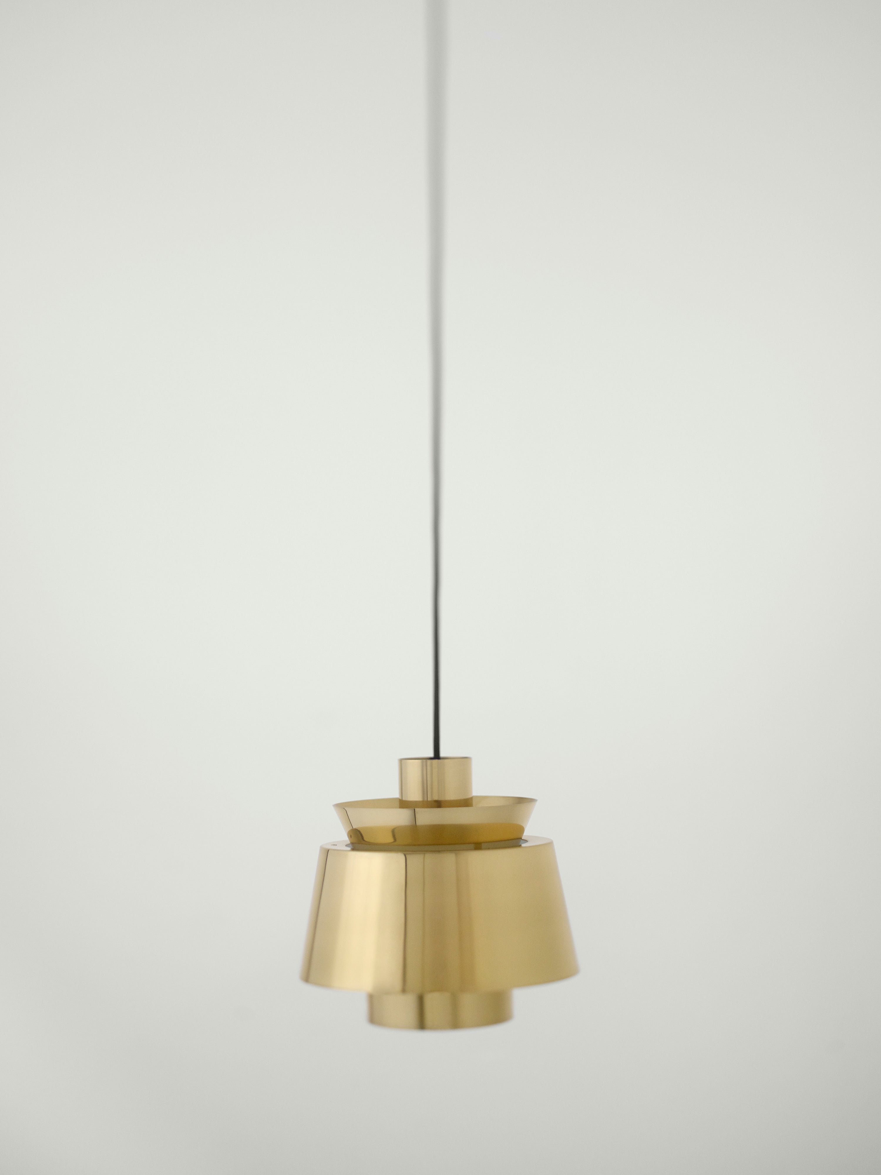 Pendelleuchte UTZON JU1 in Messing