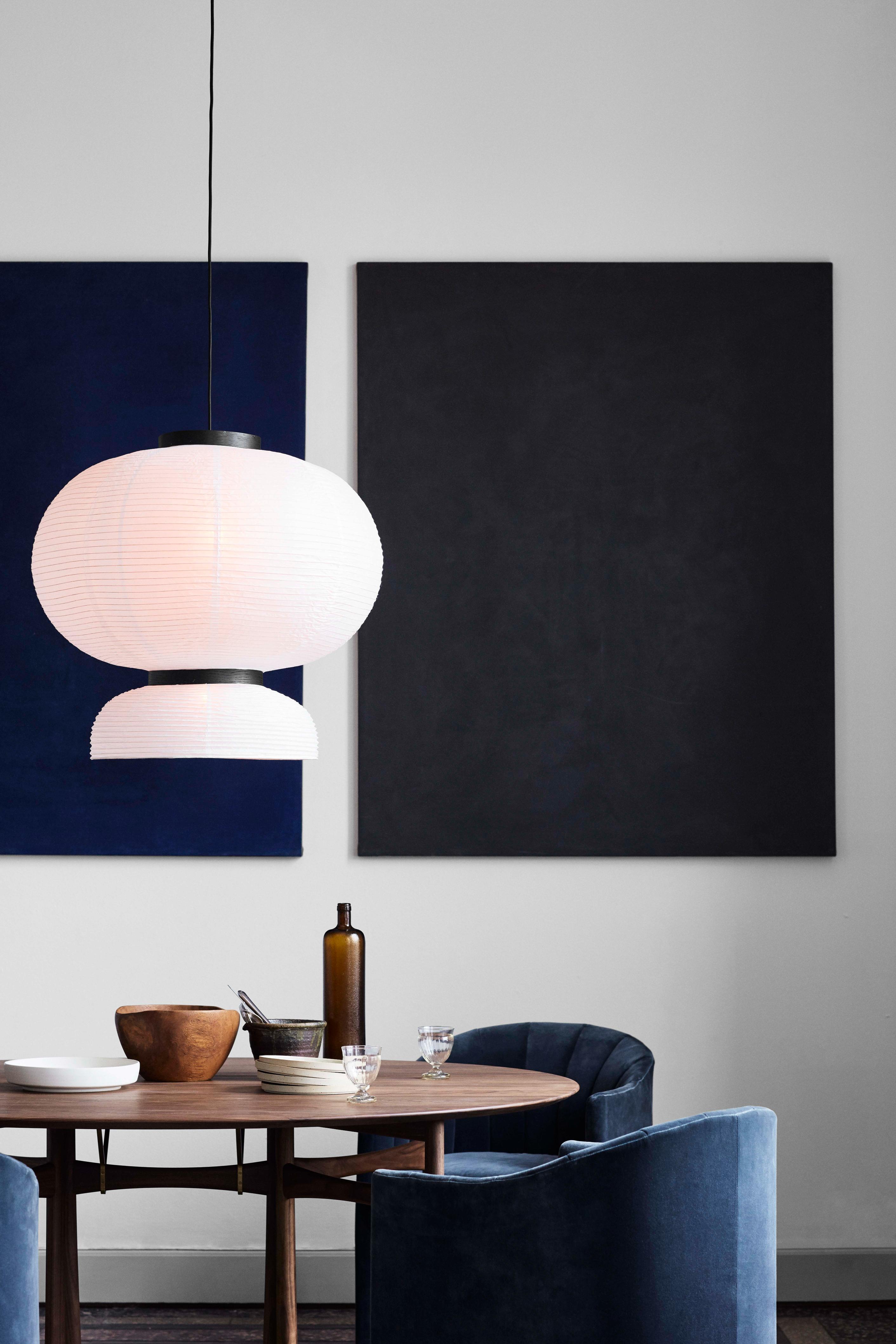 Hängelampe FORMAKAMI JH5 mit weißem Papier-Schirm und schwarzem Eichen-Finish