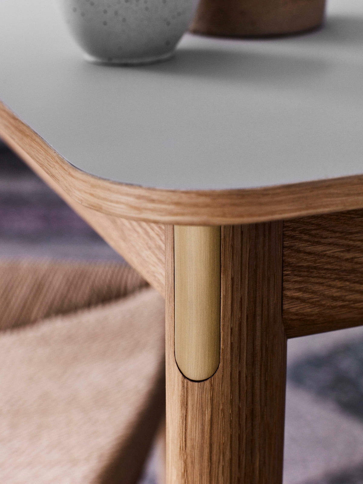 Ausziehbarer Tisch PATCH mit beigem Laminatplatte und Eichenbasis