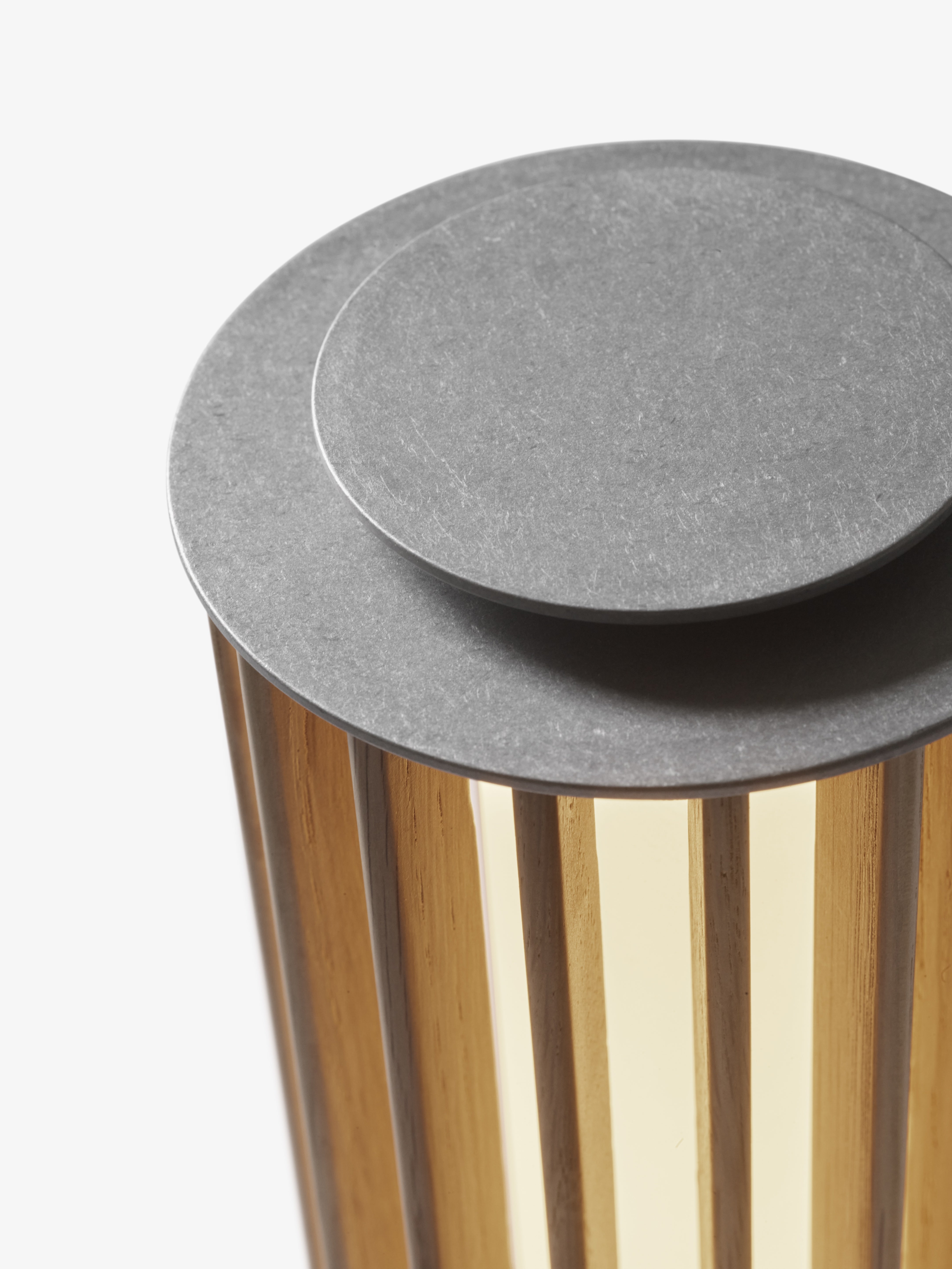 Tragbare Lampe NUMBRA TY3 aus Aluminium mit Eichenholz.