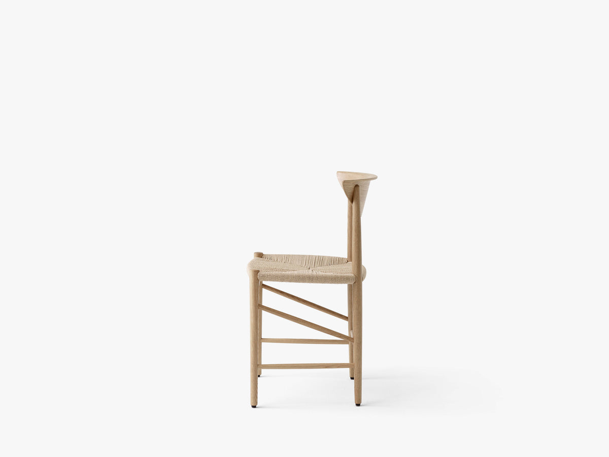 Stuhl DRAWN HM3 geölte Eiche mit gewebtem Sitz