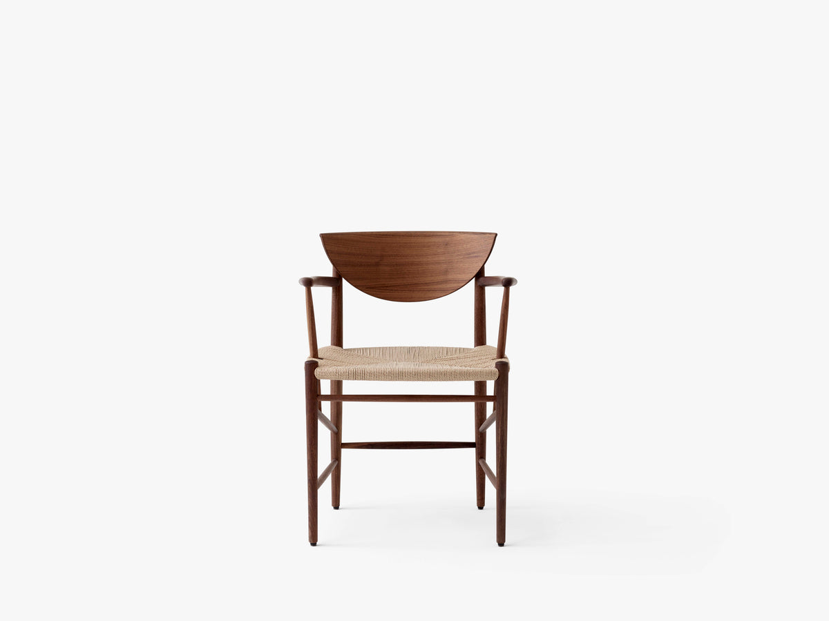 Sessel mit Armlehnen DRAWN HM4 geölte Walnuss mit gewebtem Sitz