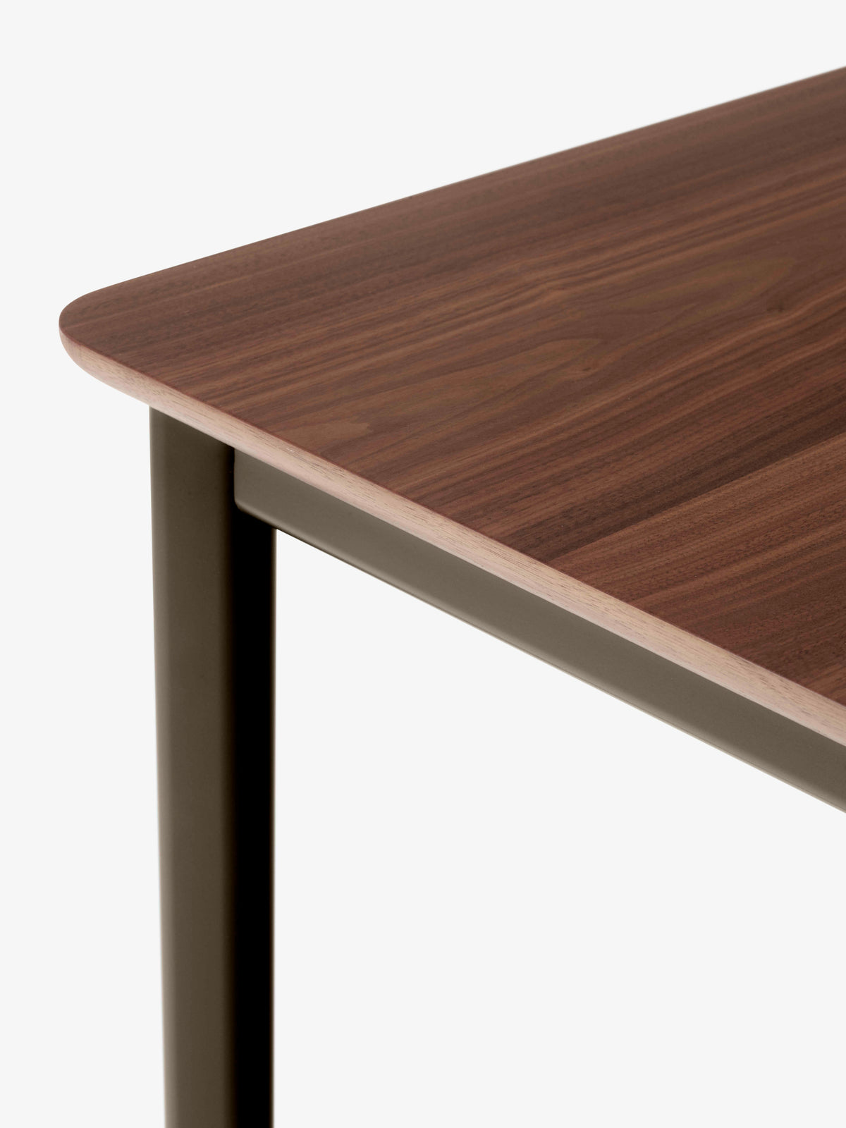 Tisch DRIP mit Nussbaumplatte und braunem Gestell