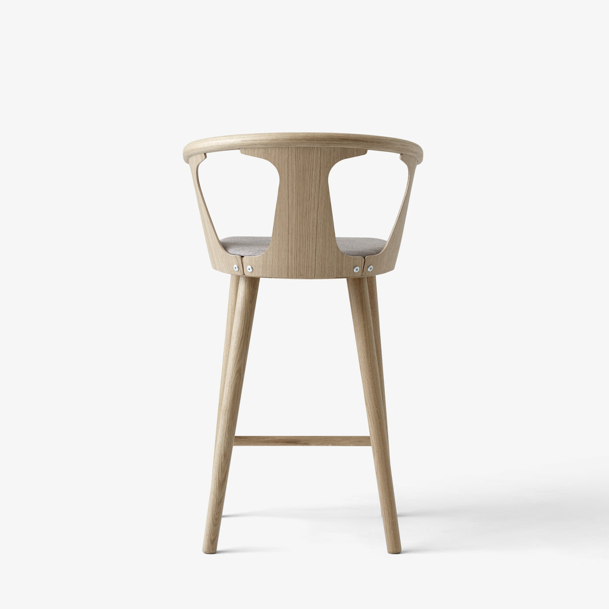 Hocker IN BETWEEN geölte Eiche mit gepolstertem Sitz