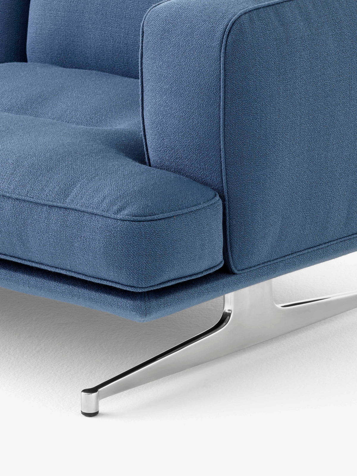 Symmetrische Eckcouch INLAND AV41 gepolstert mit Aluminiumgestell