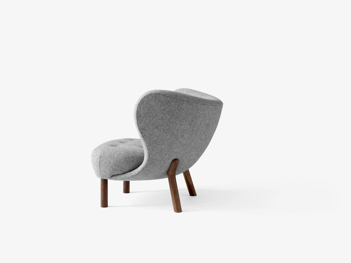 Sessel LITTLE PETRA VB1 gepolstert mit Nussbaumfuß