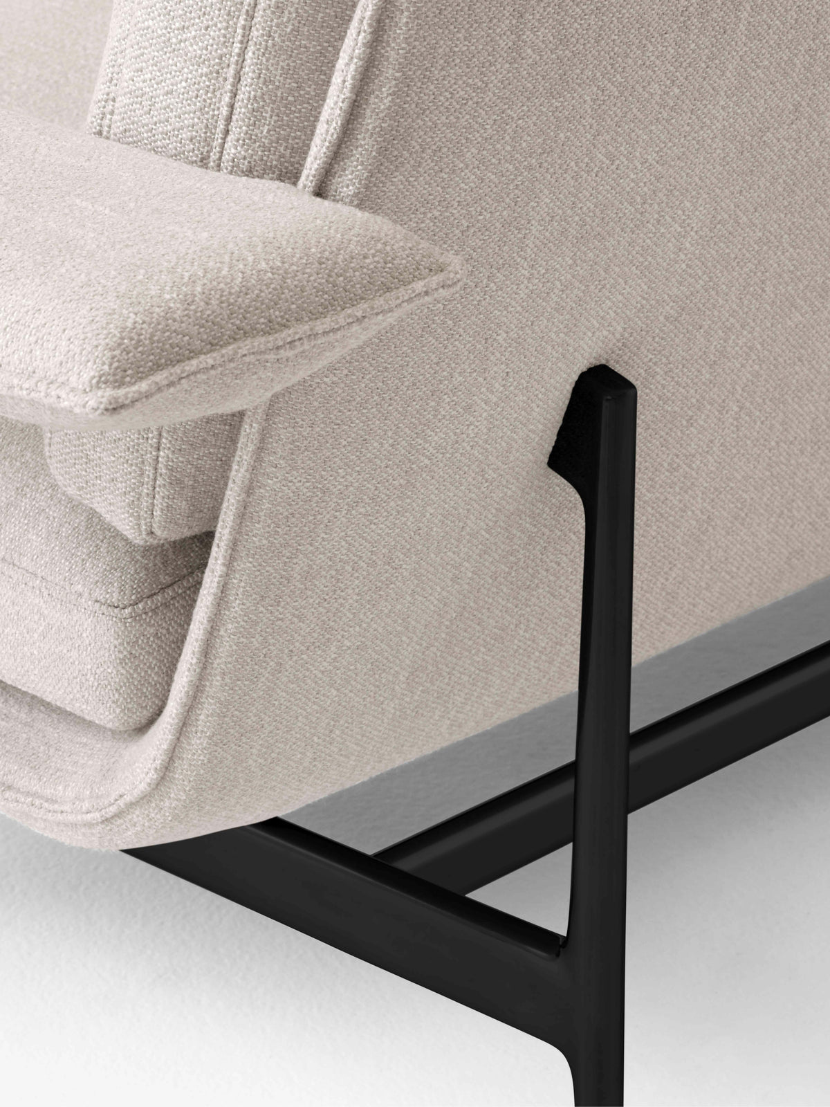 2-Sitzer Sofa MEANTIME AV30 mit gepolstertem Bezug und schwarzem Gestell