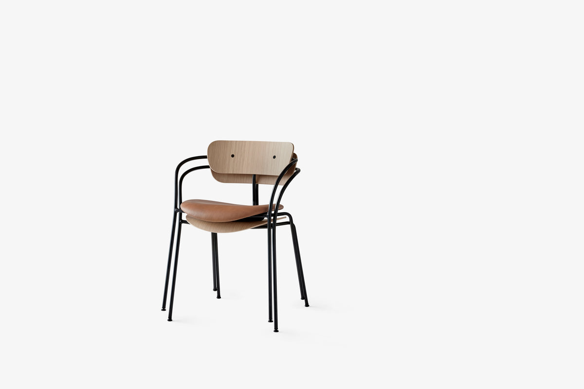 Sessel mit Armlehnen PAVILION AV2 lackierte Eiche mit schwarzem Gestell