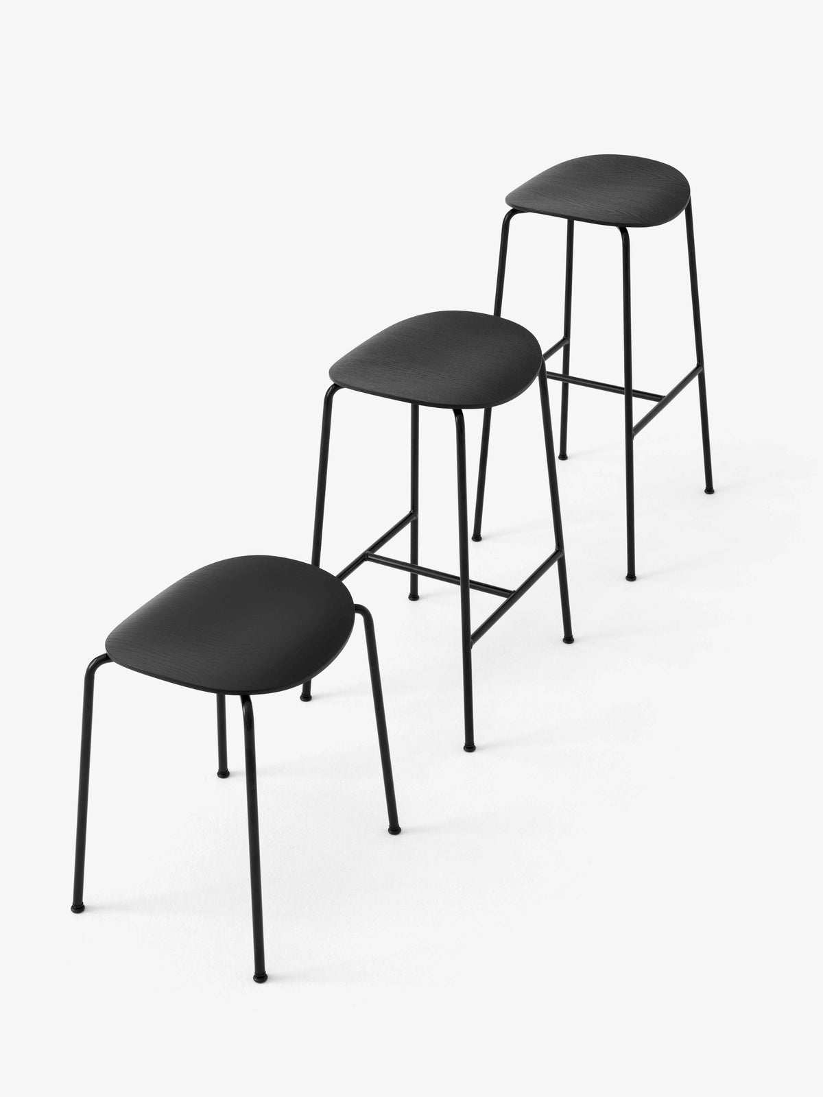 Hocker PAVILION schwarzes Eichenholz mit schwarzem Stahlgestell